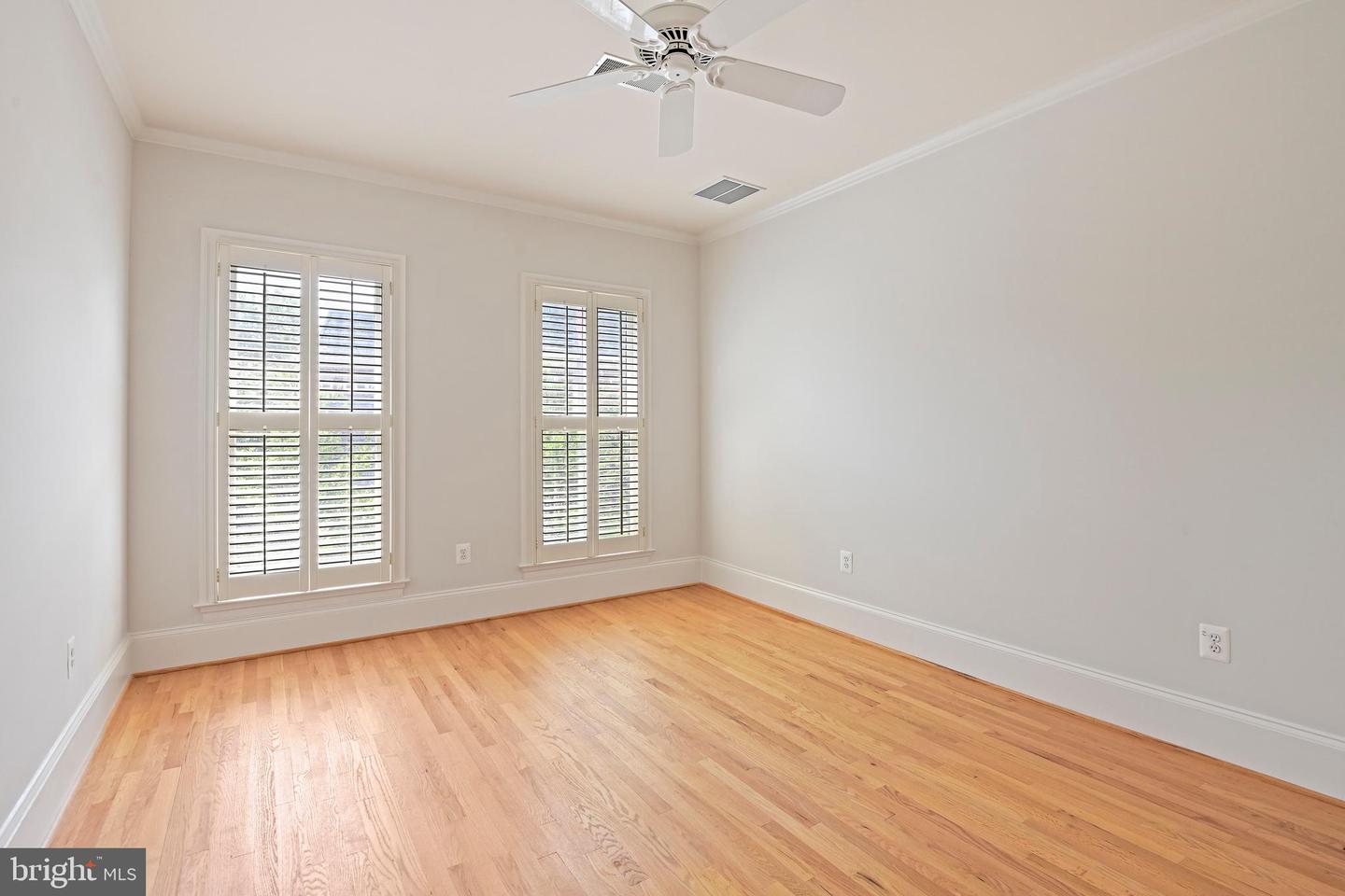1410 HARVEST CROSSING DR, MCLEAN, Virginia 22101, 3 Bedrooms Bedrooms, ,4 BathroomsBathrooms,Residential,For sale,1410 HARVEST CROSSING DR,VAFX2256474 MLS # VAFX2256474