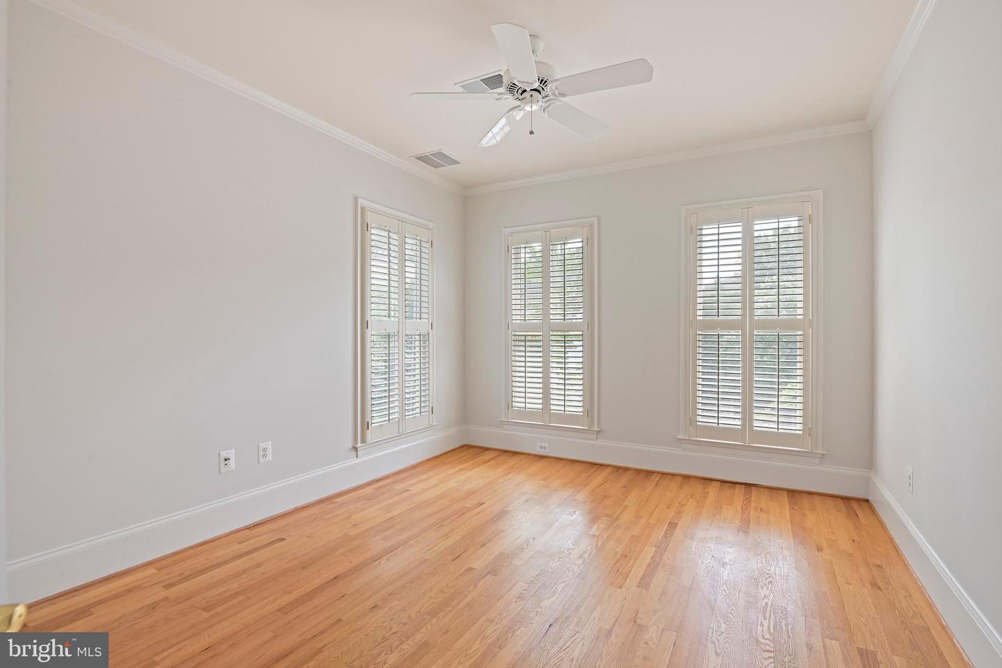 1410 HARVEST CROSSING DR, MCLEAN, Virginia 22101, 3 Bedrooms Bedrooms, ,4 BathroomsBathrooms,Residential,For sale,1410 HARVEST CROSSING DR,VAFX2256474 MLS # VAFX2256474