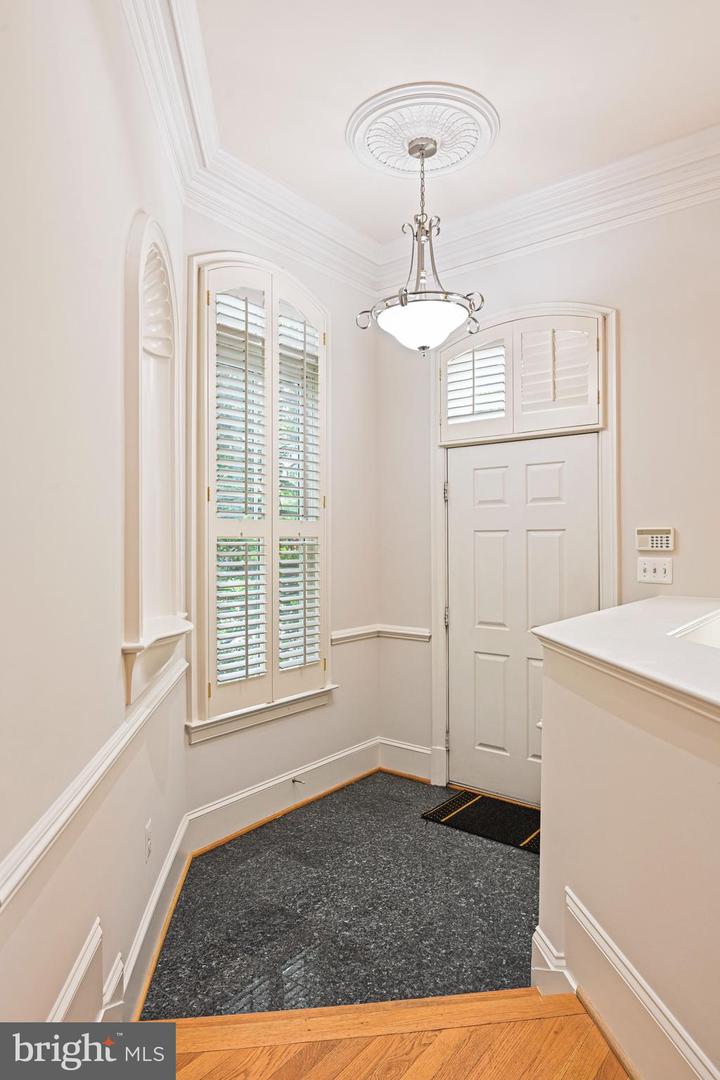 1410 HARVEST CROSSING DR, MCLEAN, Virginia 22101, 3 Bedrooms Bedrooms, ,4 BathroomsBathrooms,Residential,For sale,1410 HARVEST CROSSING DR,VAFX2256474 MLS # VAFX2256474