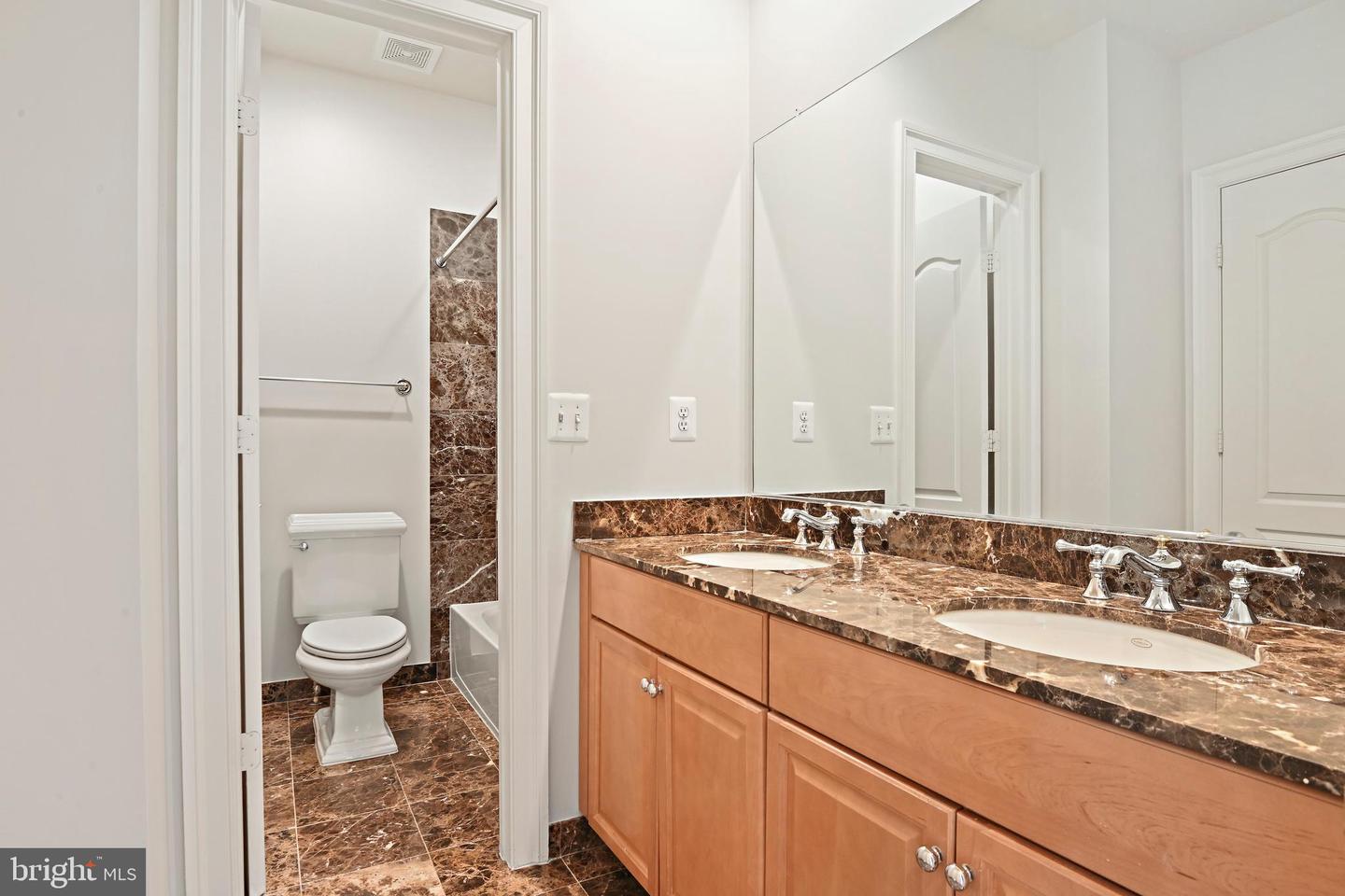 1410 HARVEST CROSSING DR, MCLEAN, Virginia 22101, 3 Bedrooms Bedrooms, ,4 BathroomsBathrooms,Residential,For sale,1410 HARVEST CROSSING DR,VAFX2256474 MLS # VAFX2256474