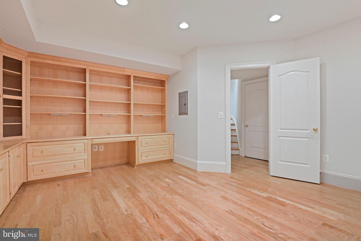 1410 HARVEST CROSSING DR, MCLEAN, Virginia 22101, 3 Bedrooms Bedrooms, ,4 BathroomsBathrooms,Residential,For sale,1410 HARVEST CROSSING DR,VAFX2256474 MLS # VAFX2256474