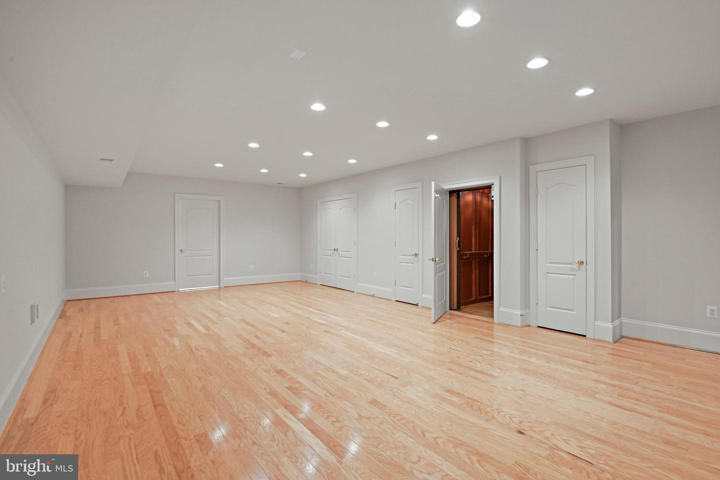 1410 HARVEST CROSSING DR, MCLEAN, Virginia 22101, 3 Bedrooms Bedrooms, ,4 BathroomsBathrooms,Residential,For sale,1410 HARVEST CROSSING DR,VAFX2256474 MLS # VAFX2256474