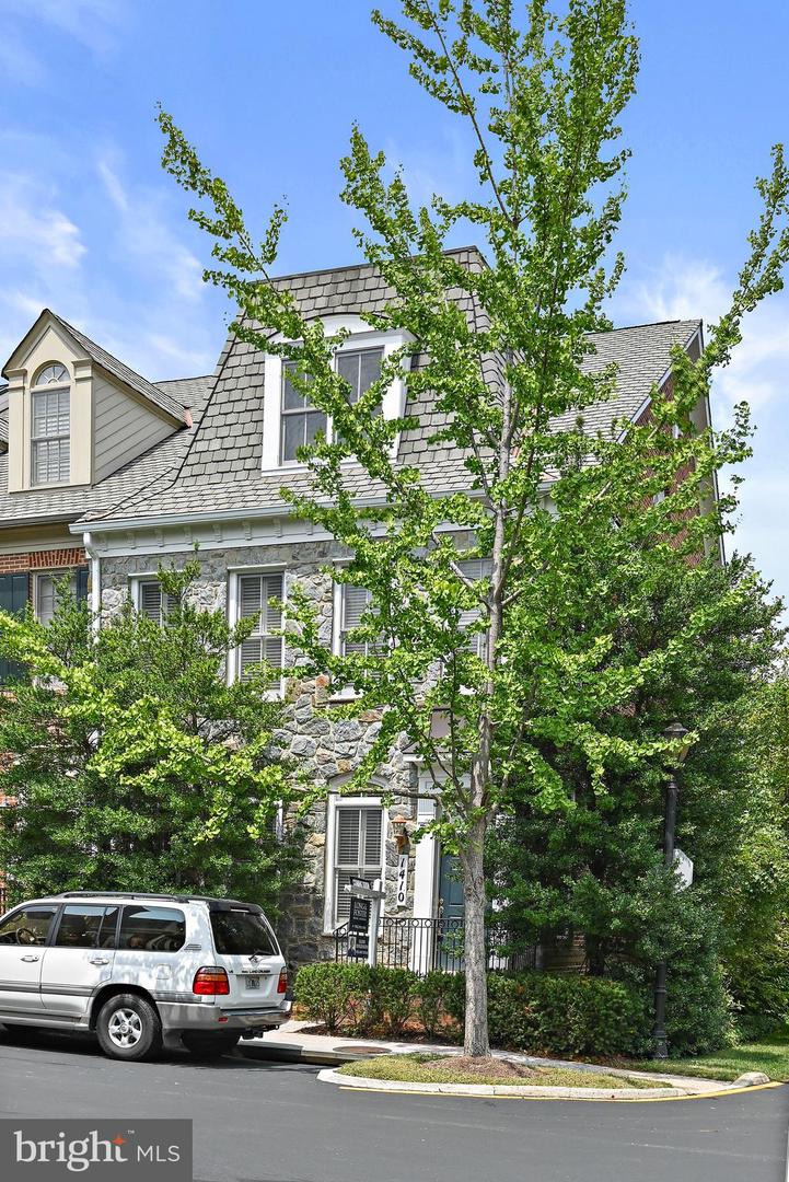 1410 HARVEST CROSSING DR, MCLEAN, Virginia 22101, 3 Bedrooms Bedrooms, ,4 BathroomsBathrooms,Residential,For sale,1410 HARVEST CROSSING DR,VAFX2256474 MLS # VAFX2256474