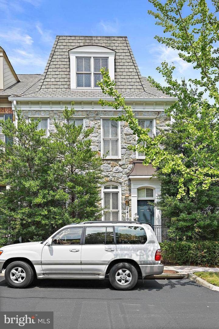 1410 HARVEST CROSSING DR, MCLEAN, Virginia 22101, 3 Bedrooms Bedrooms, ,4 BathroomsBathrooms,Residential,For sale,1410 HARVEST CROSSING DR,VAFX2256474 MLS # VAFX2256474