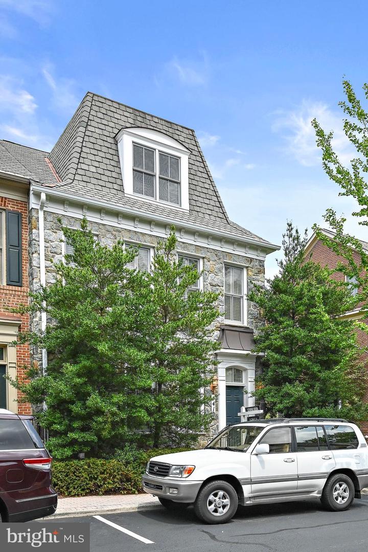 1410 HARVEST CROSSING DR, MCLEAN, Virginia 22101, 3 Bedrooms Bedrooms, ,4 BathroomsBathrooms,Residential,For sale,1410 HARVEST CROSSING DR,VAFX2256474 MLS # VAFX2256474