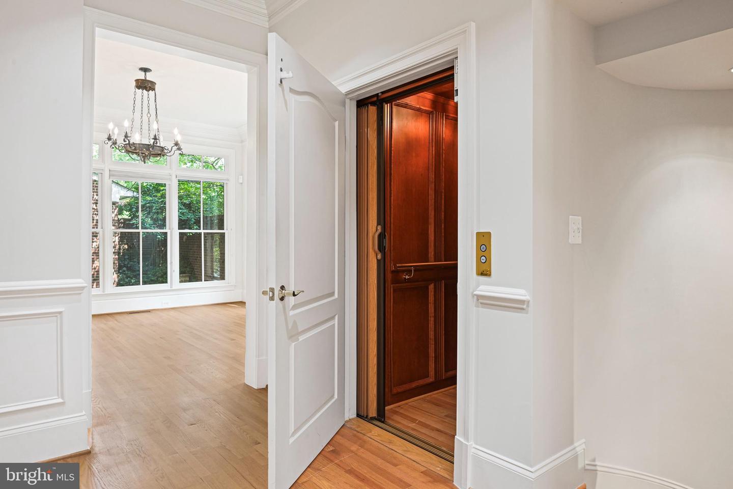 1410 HARVEST CROSSING DR, MCLEAN, Virginia 22101, 3 Bedrooms Bedrooms, ,4 BathroomsBathrooms,Residential,For sale,1410 HARVEST CROSSING DR,VAFX2256474 MLS # VAFX2256474