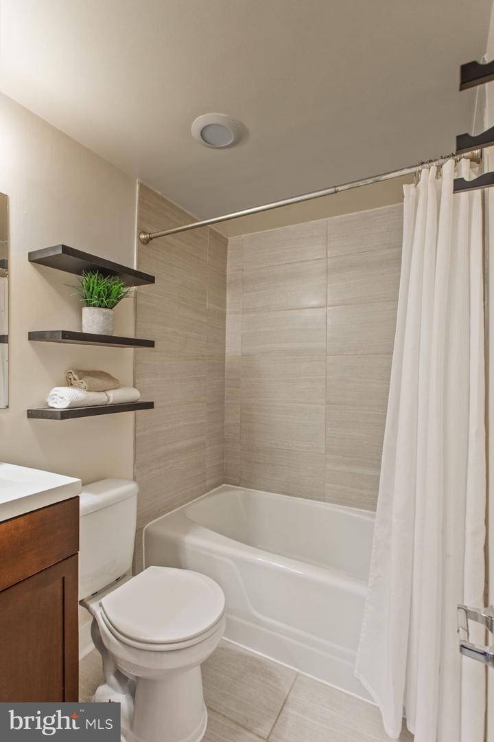 2501 CALVERT ST NW #802, WASHINGTON, District Of Columbia 20008, 1 Bedroom Bedrooms, ,1 BathroomBathrooms,Residential,For sale,2501 CALVERT ST NW #802,DCDC2211196 MLS # DCDC2211196