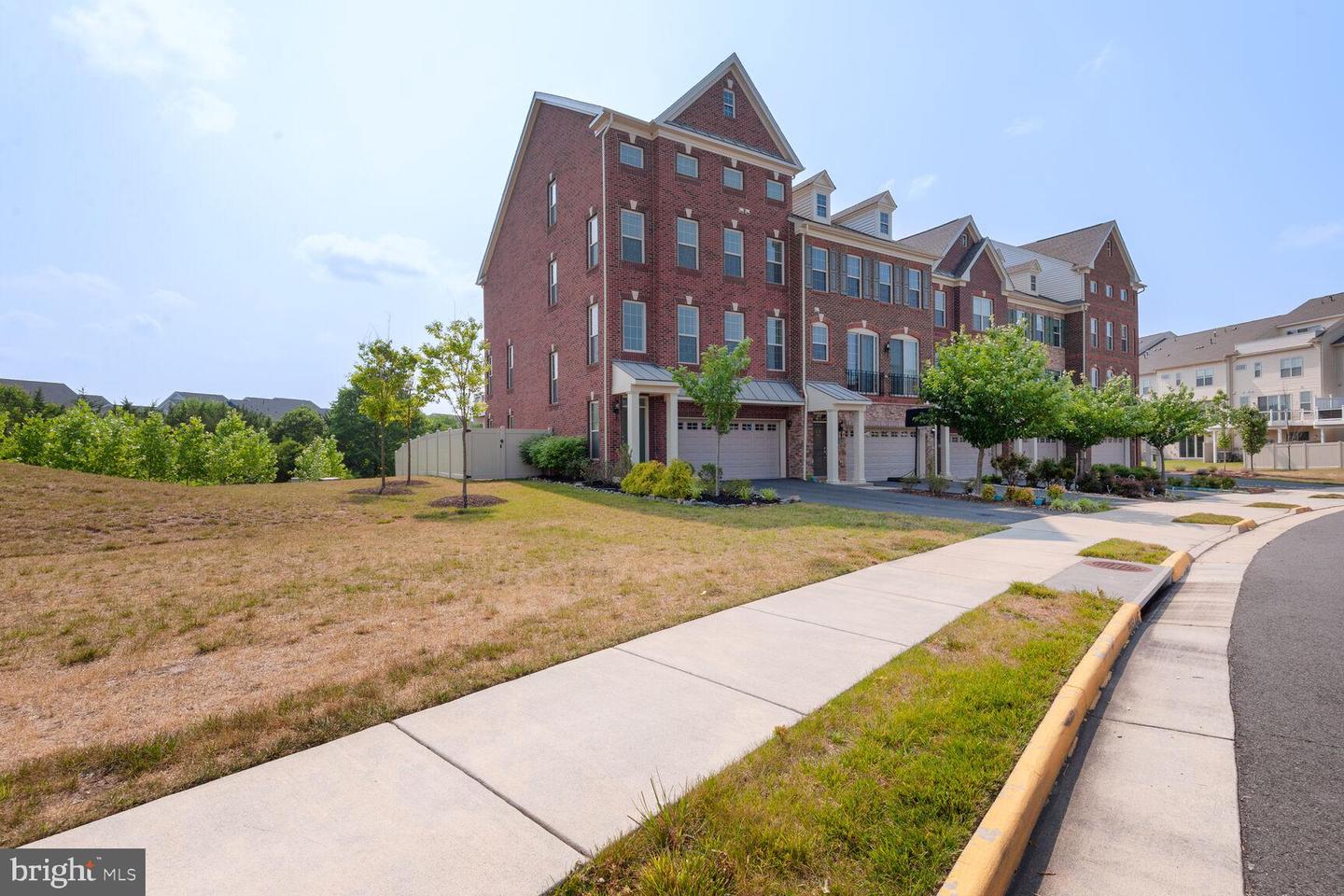 23442 LOGANS RIDGE TER, ASHBURN, Virginia 20148, 3 Bedrooms Bedrooms, ,4 BathroomsBathrooms,Residential,For sale,23442 LOGANS RIDGE TER,VALO2102948 MLS # VALO2102948