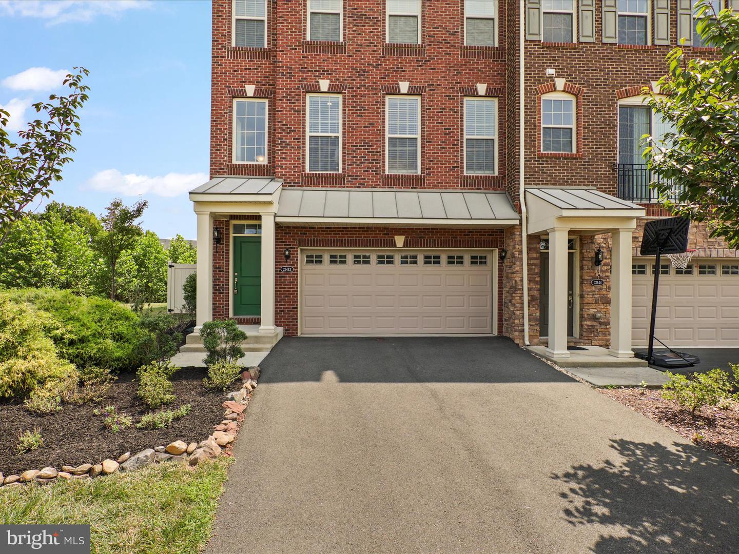 23442 LOGANS RIDGE TER, ASHBURN, Virginia 20148, 3 Bedrooms Bedrooms, ,4 BathroomsBathrooms,Residential,For sale,23442 LOGANS RIDGE TER,VALO2102948 MLS # VALO2102948