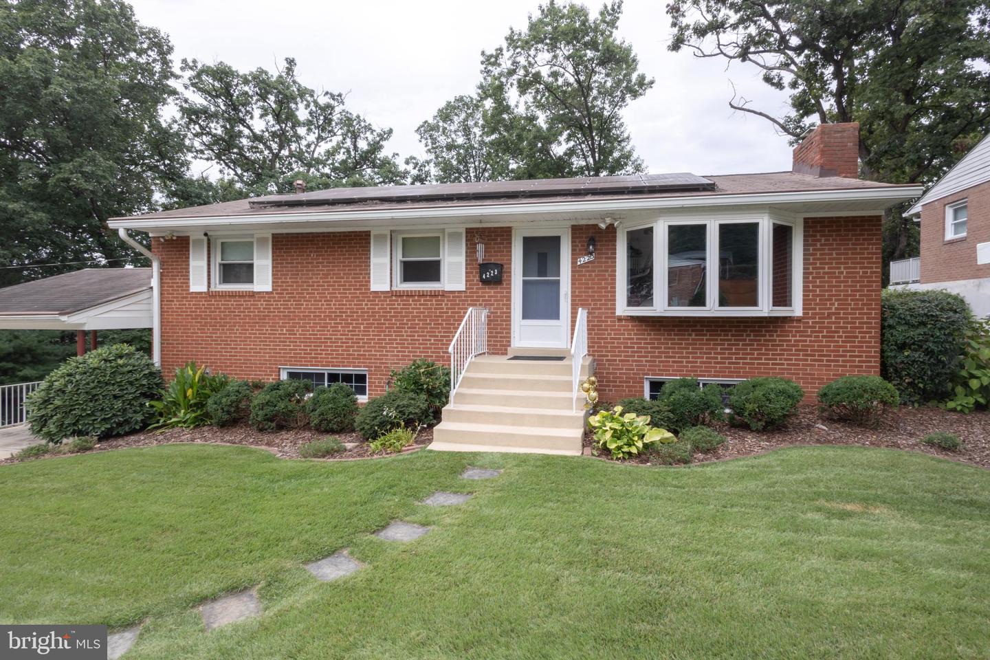 4223 16TH RD S, ARLINGTON, Virginia 22204, 3 Bedrooms Bedrooms, ,3 BathroomsBathrooms,Residential,For sale,4223 16TH RD S,VAAR2061380 MLS # VAAR2061380