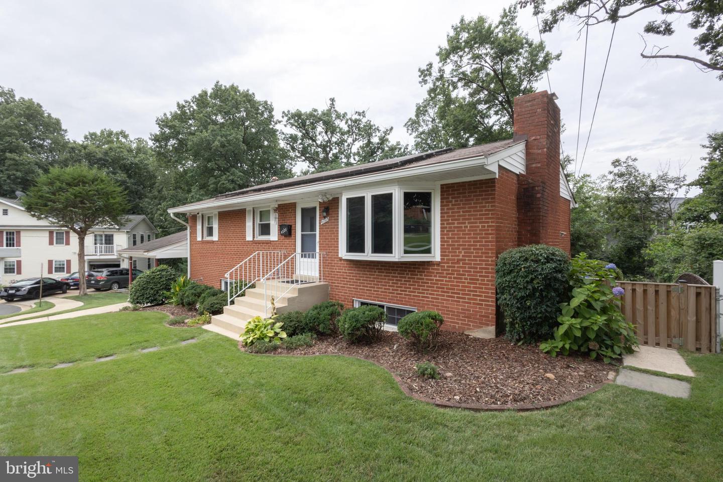 4223 16TH RD S, ARLINGTON, Virginia 22204, 3 Bedrooms Bedrooms, ,3 BathroomsBathrooms,Residential,For sale,4223 16TH RD S,VAAR2061380 MLS # VAAR2061380