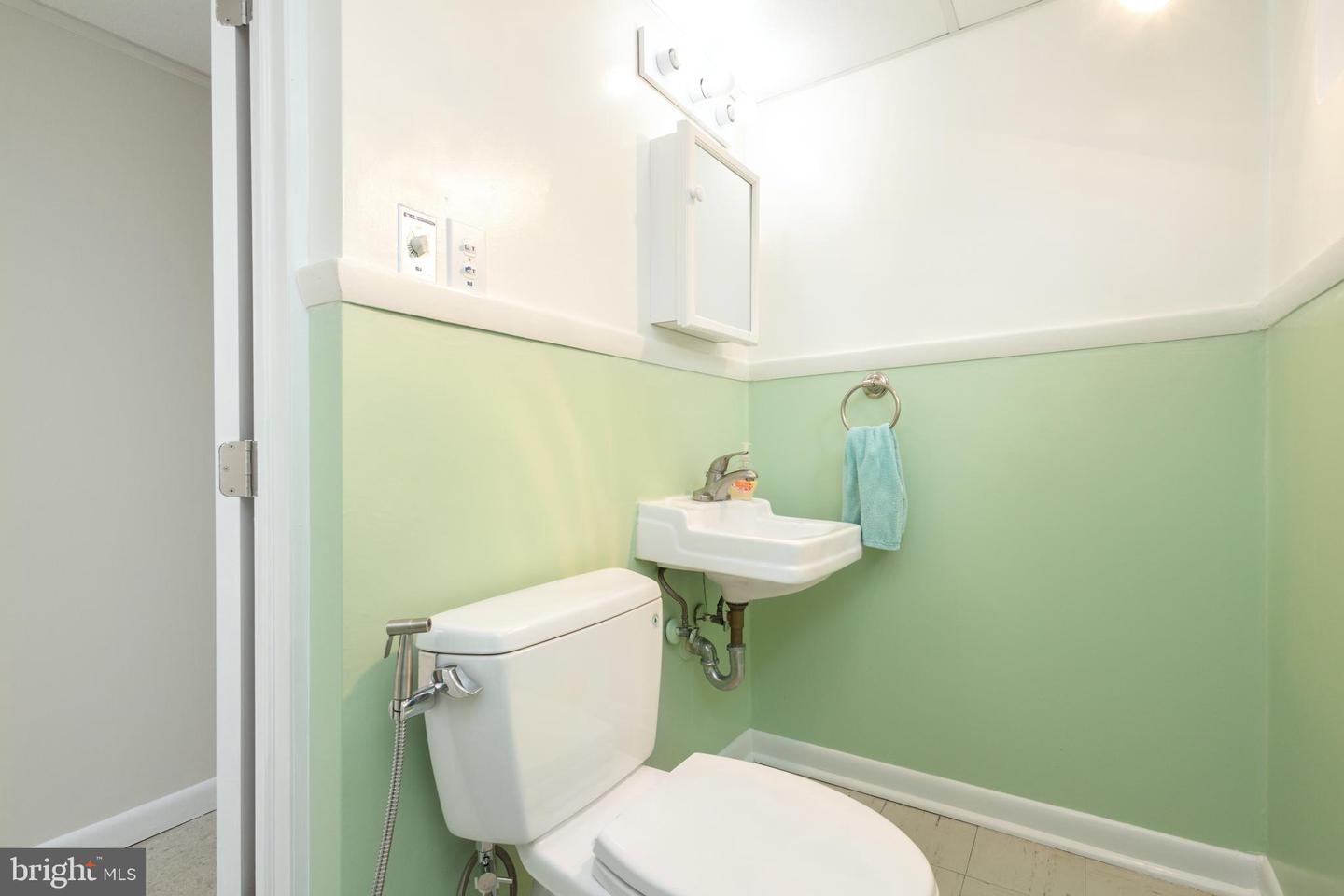 4223 16TH RD S, ARLINGTON, Virginia 22204, 3 Bedrooms Bedrooms, ,3 BathroomsBathrooms,Residential,For sale,4223 16TH RD S,VAAR2061380 MLS # VAAR2061380
