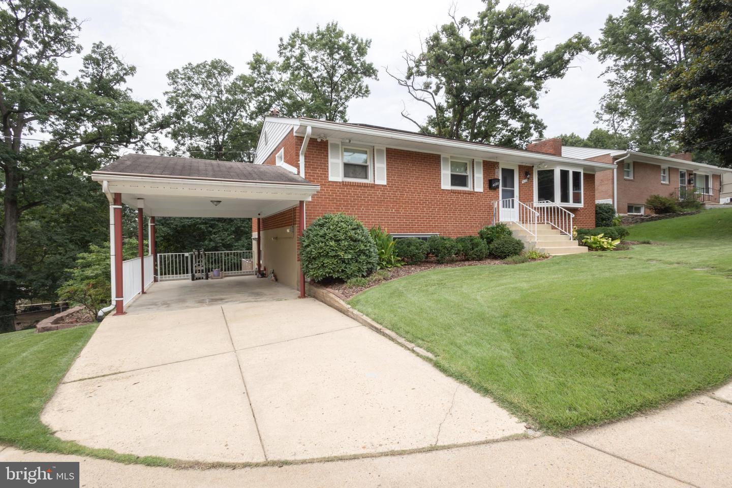 4223 16TH RD S, ARLINGTON, Virginia 22204, 3 Bedrooms Bedrooms, ,3 BathroomsBathrooms,Residential,For sale,4223 16TH RD S,VAAR2061380 MLS # VAAR2061380