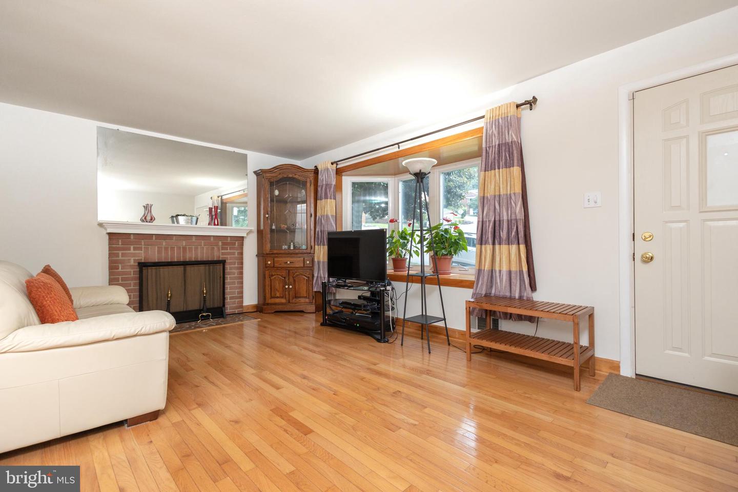 4223 16TH RD S, ARLINGTON, Virginia 22204, 3 Bedrooms Bedrooms, ,3 BathroomsBathrooms,Residential,For sale,4223 16TH RD S,VAAR2061380 MLS # VAAR2061380