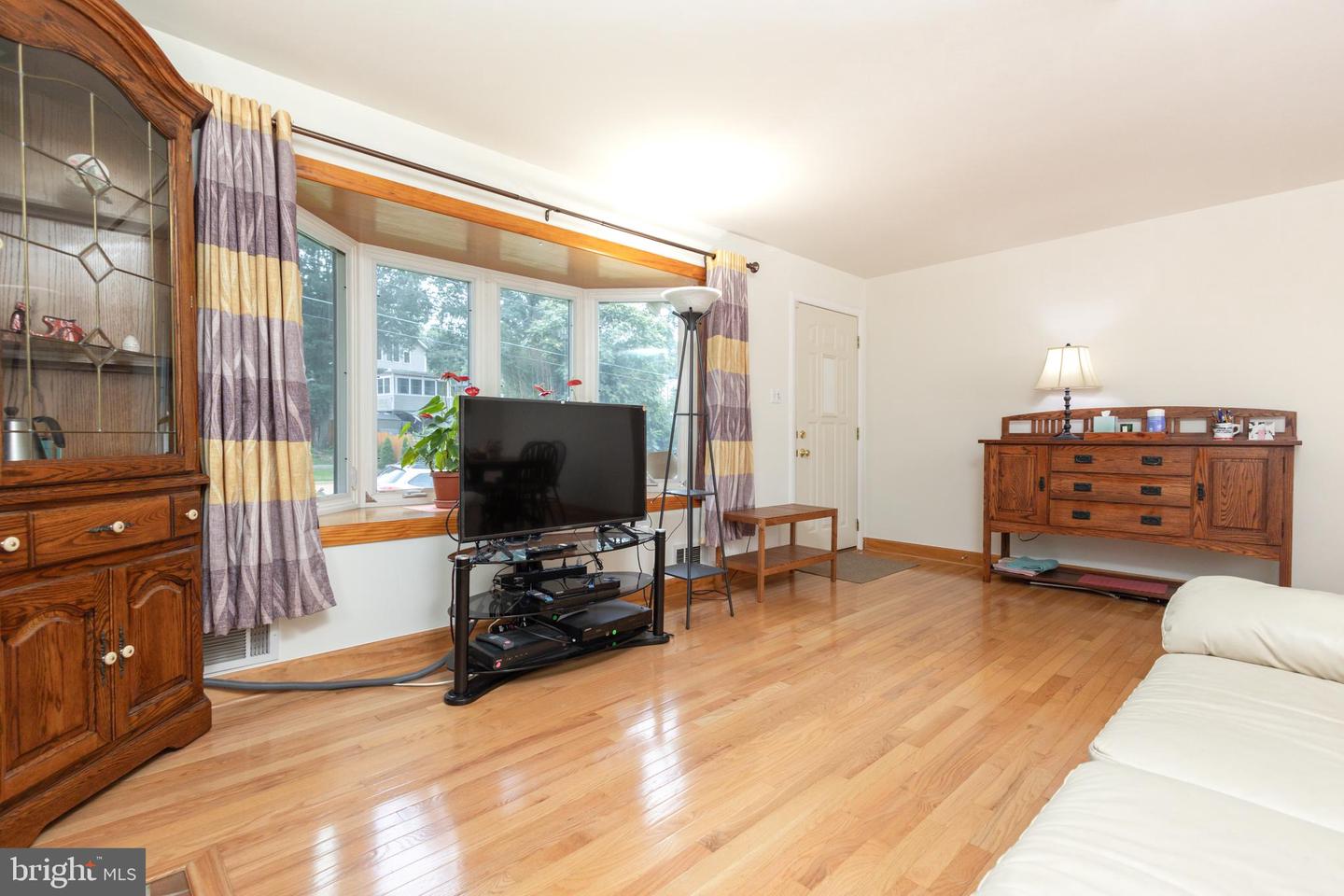 4223 16TH RD S, ARLINGTON, Virginia 22204, 3 Bedrooms Bedrooms, ,3 BathroomsBathrooms,Residential,For sale,4223 16TH RD S,VAAR2061380 MLS # VAAR2061380