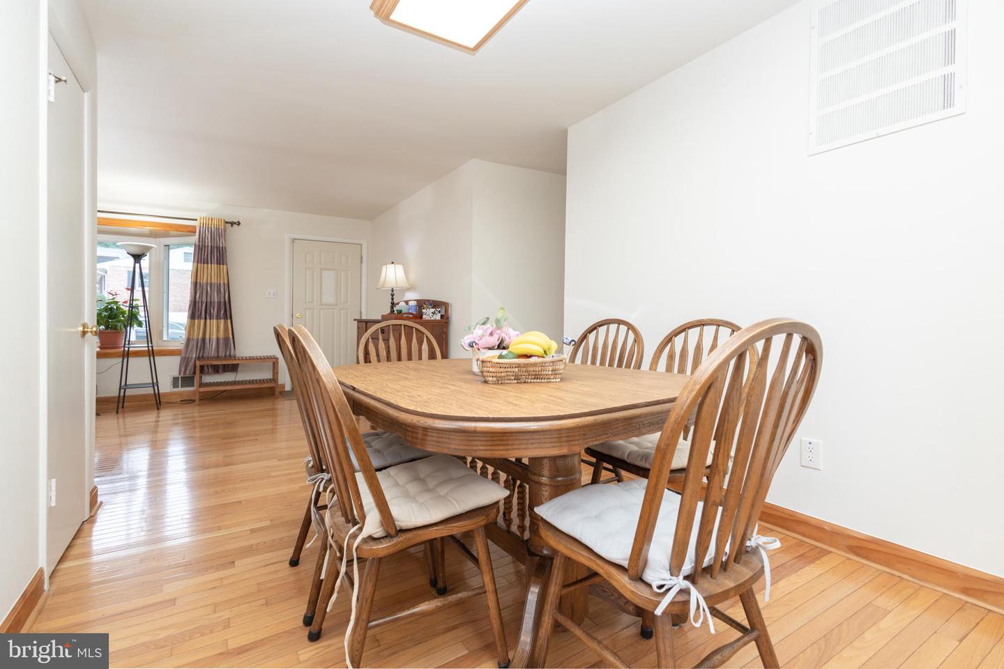 4223 16TH RD S, ARLINGTON, Virginia 22204, 3 Bedrooms Bedrooms, ,3 BathroomsBathrooms,Residential,For sale,4223 16TH RD S,VAAR2061380 MLS # VAAR2061380