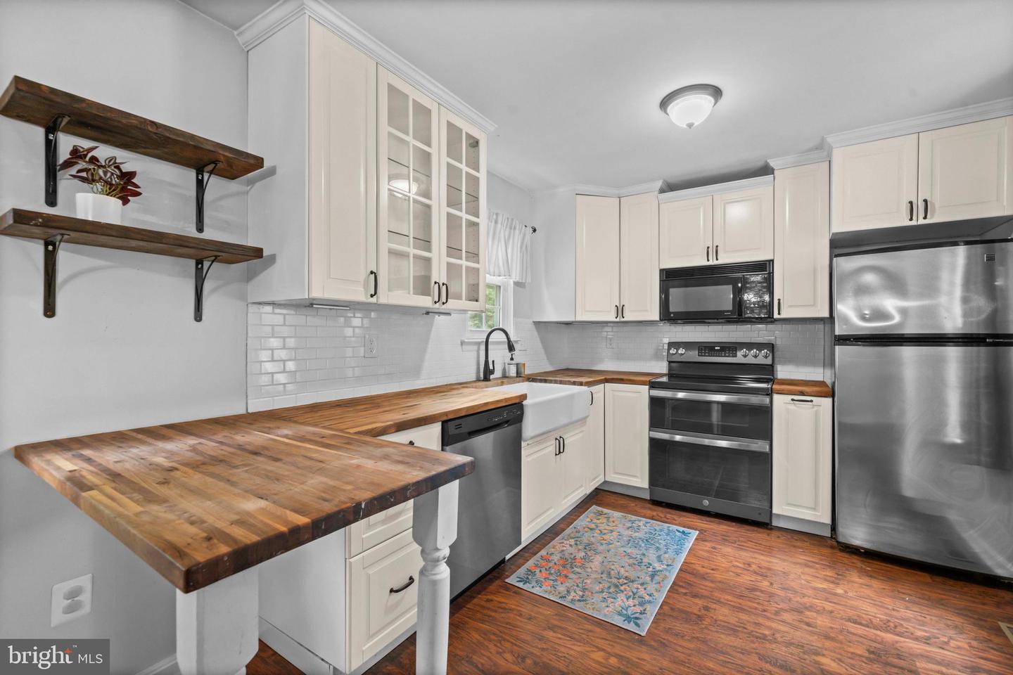 15117 BERNADETTE CT, CHANTILLY, Virginia 20151, 3 Bedrooms Bedrooms, ,2 BathroomsBathrooms,Residential,For sale,15117 BERNADETTE CT,VAFX2257598 MLS # VAFX2257598