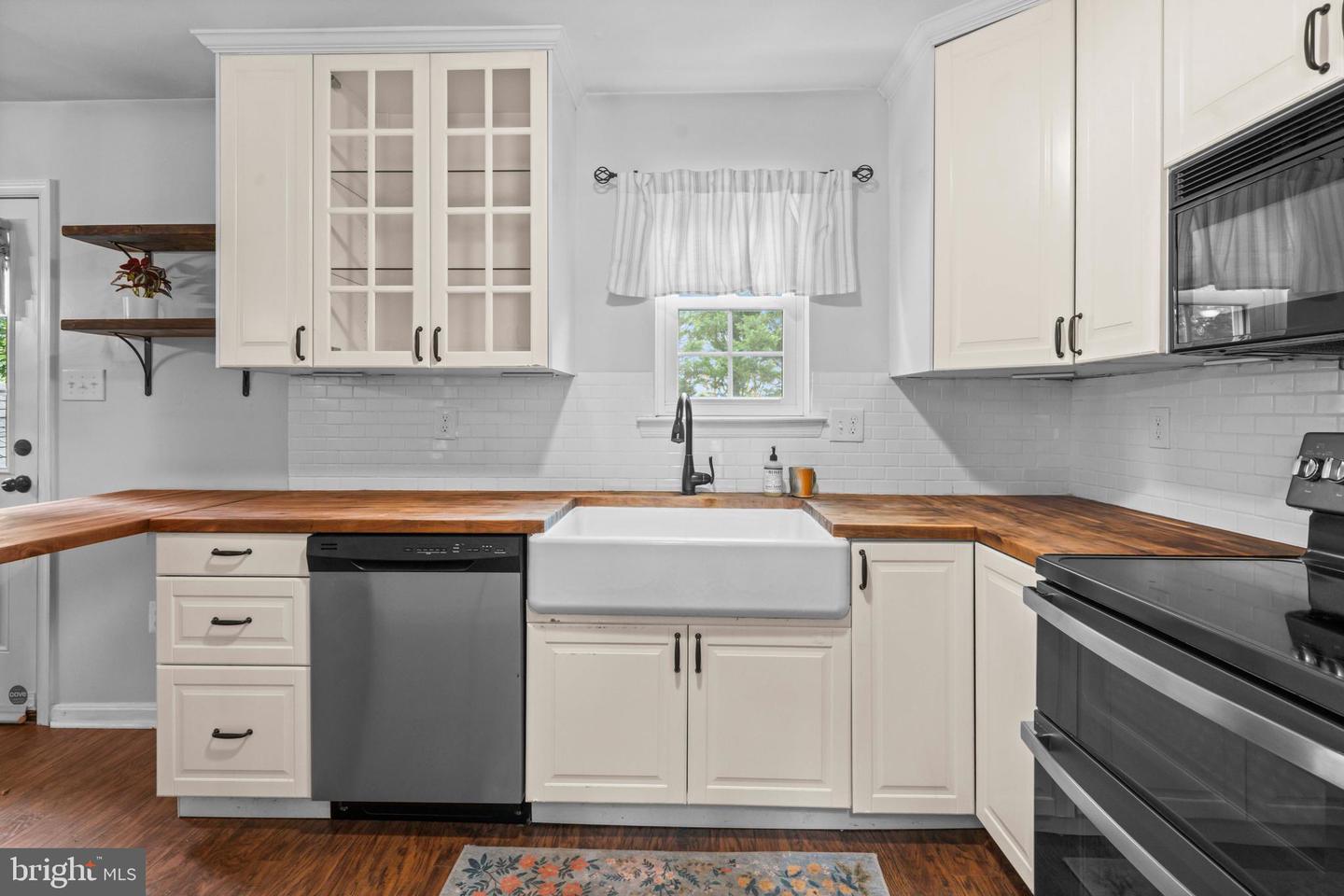 15117 BERNADETTE CT, CHANTILLY, Virginia 20151, 3 Bedrooms Bedrooms, ,2 BathroomsBathrooms,Residential,For sale,15117 BERNADETTE CT,VAFX2257598 MLS # VAFX2257598