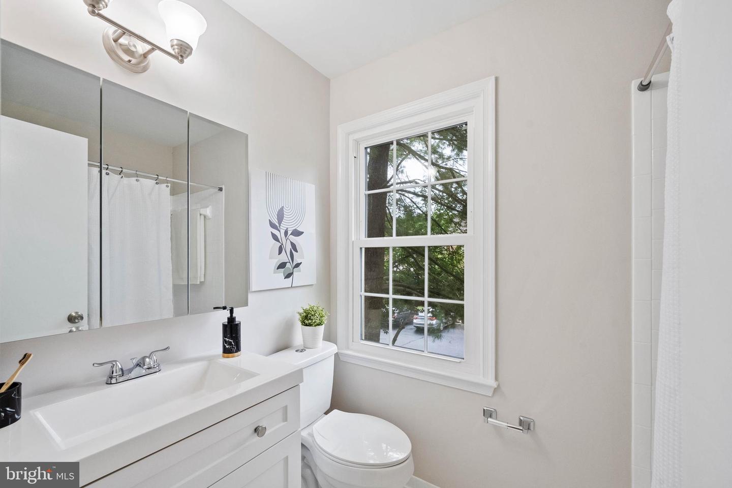 2801 SHAWN LEIGH DR, VIENNA, Virginia 22181, 3 Bedrooms Bedrooms, ,2 BathroomsBathrooms,Residential,For sale,2801 SHAWN LEIGH DR,VAFX2257926 MLS # VAFX2257926