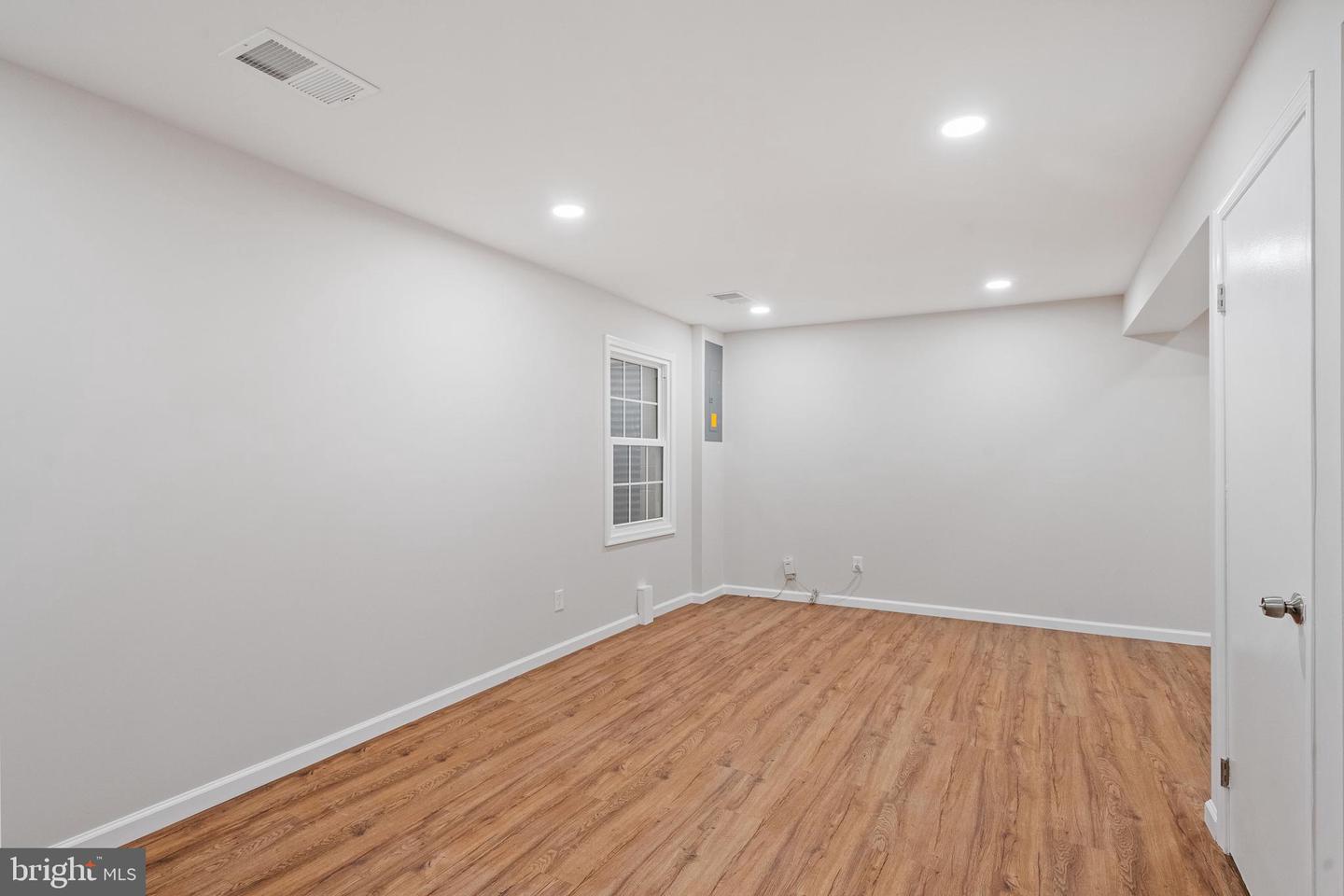 2801 SHAWN LEIGH DR, VIENNA, Virginia 22181, 3 Bedrooms Bedrooms, ,2 BathroomsBathrooms,Residential,For sale,2801 SHAWN LEIGH DR,VAFX2257926 MLS # VAFX2257926