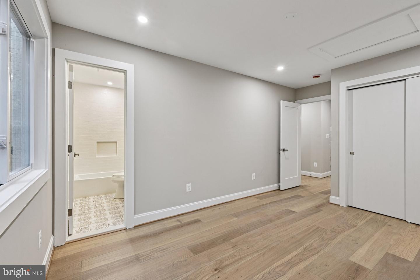 6400 RECREATION LN, FALLS CHURCH, Virginia 22041, 4 Bedrooms Bedrooms, ,4 BathroomsBathrooms,Residential,For sale,6400 RECREATION LN,VAFX2258150 MLS # VAFX2258150