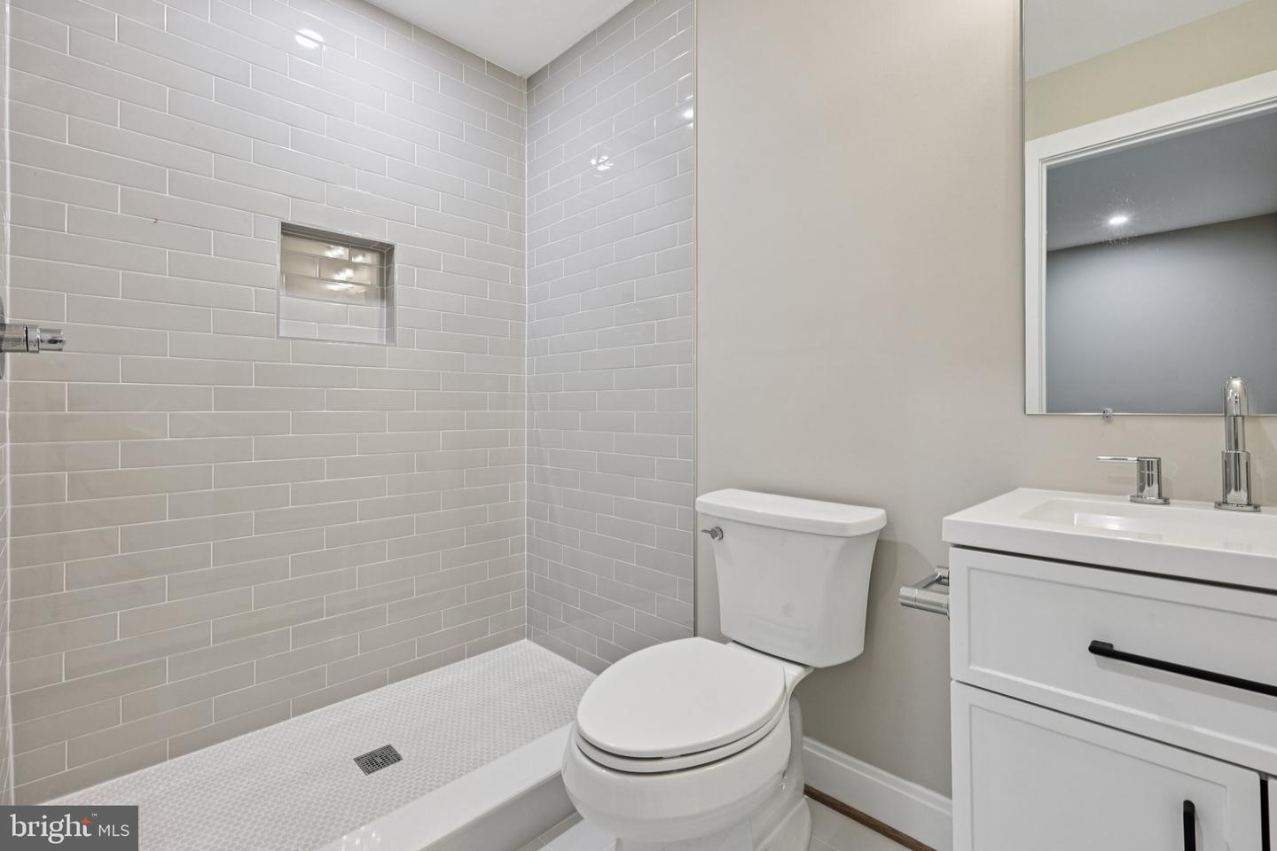 6400 RECREATION LN, FALLS CHURCH, Virginia 22041, 4 Bedrooms Bedrooms, ,4 BathroomsBathrooms,Residential,For sale,6400 RECREATION LN,VAFX2258150 MLS # VAFX2258150