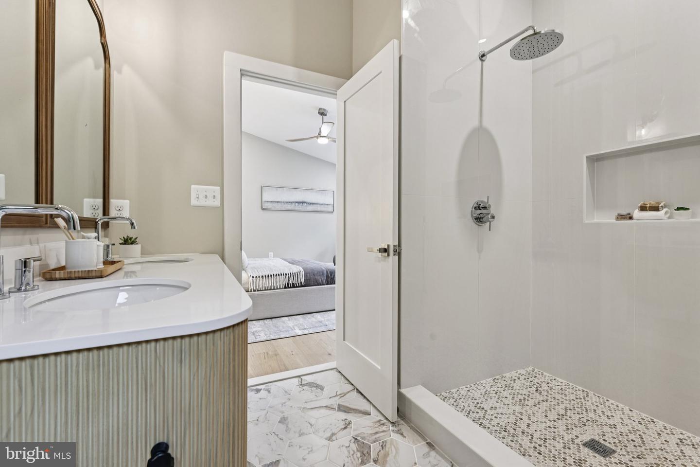 6400 RECREATION LN, FALLS CHURCH, Virginia 22041, 4 Bedrooms Bedrooms, ,4 BathroomsBathrooms,Residential,For sale,6400 RECREATION LN,VAFX2258150 MLS # VAFX2258150