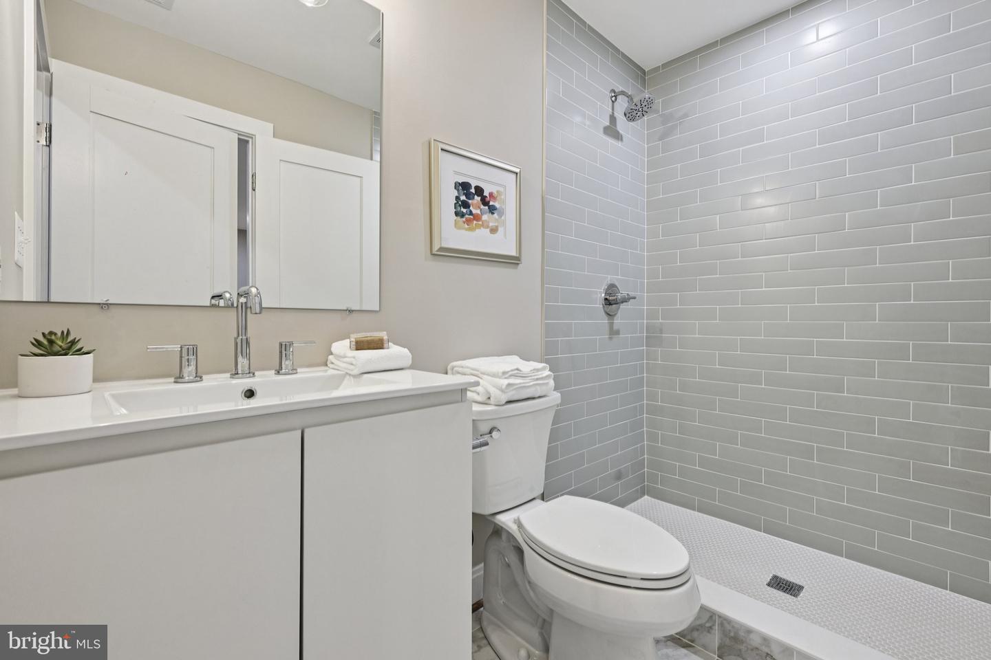 6400 RECREATION LN, FALLS CHURCH, Virginia 22041, 4 Bedrooms Bedrooms, ,4 BathroomsBathrooms,Residential,For sale,6400 RECREATION LN,VAFX2258150 MLS # VAFX2258150