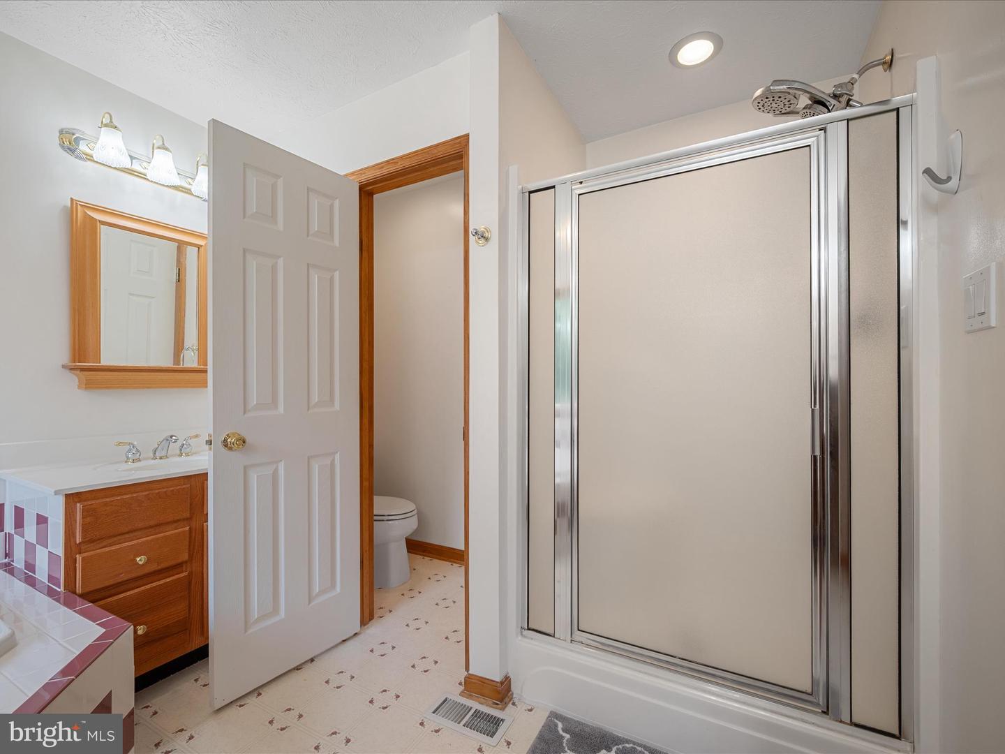 237 WHITE LN, FRONT ROYAL, Virginia 22630, 3 Bedrooms Bedrooms, ,3 BathroomsBathrooms,Residential,For sale,237 WHITE LN,VAWR2011844 MLS # VAWR2011844