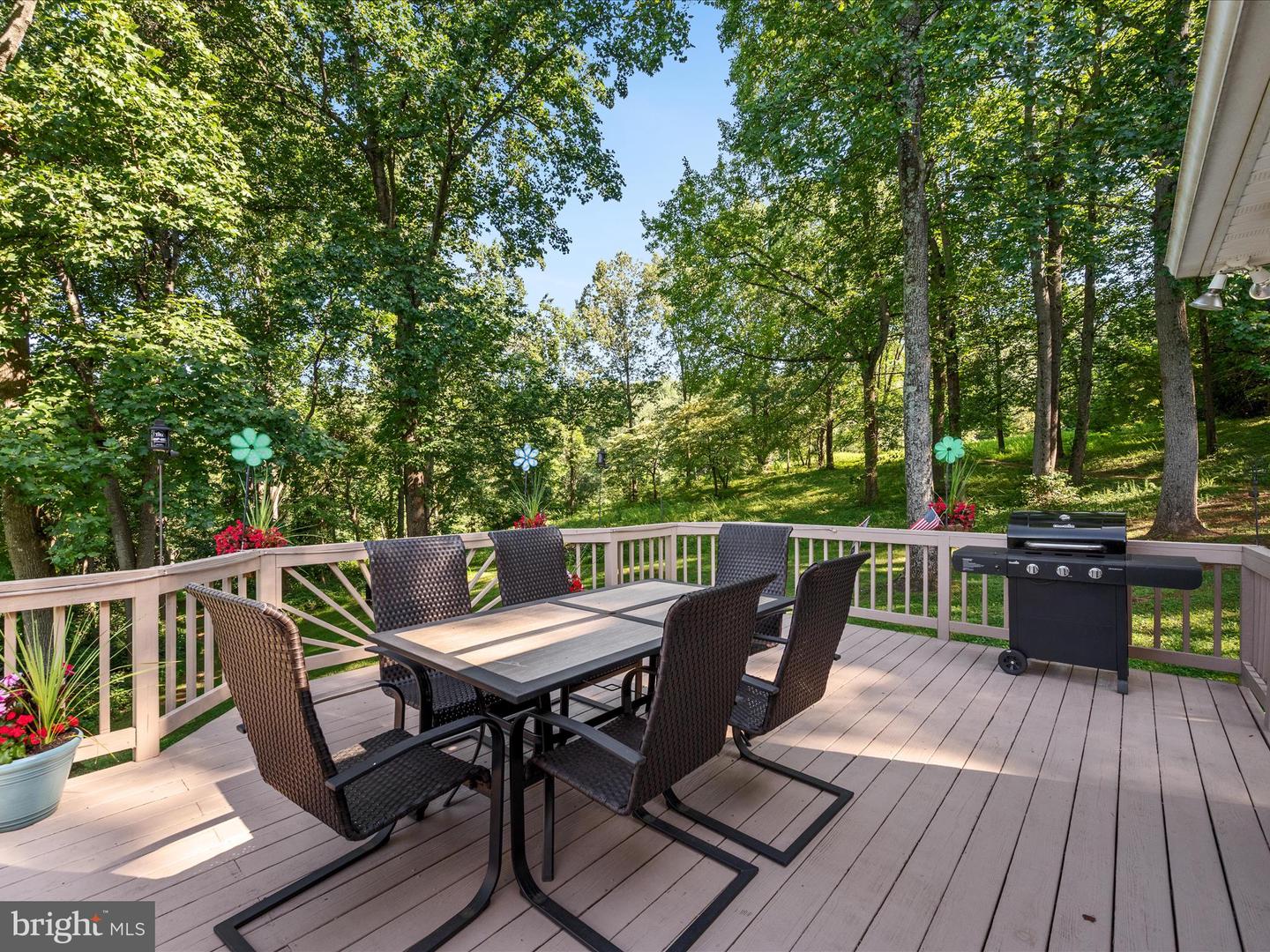 237 WHITE LN, FRONT ROYAL, Virginia 22630, 3 Bedrooms Bedrooms, ,3 BathroomsBathrooms,Residential,For sale,237 WHITE LN,VAWR2011844 MLS # VAWR2011844