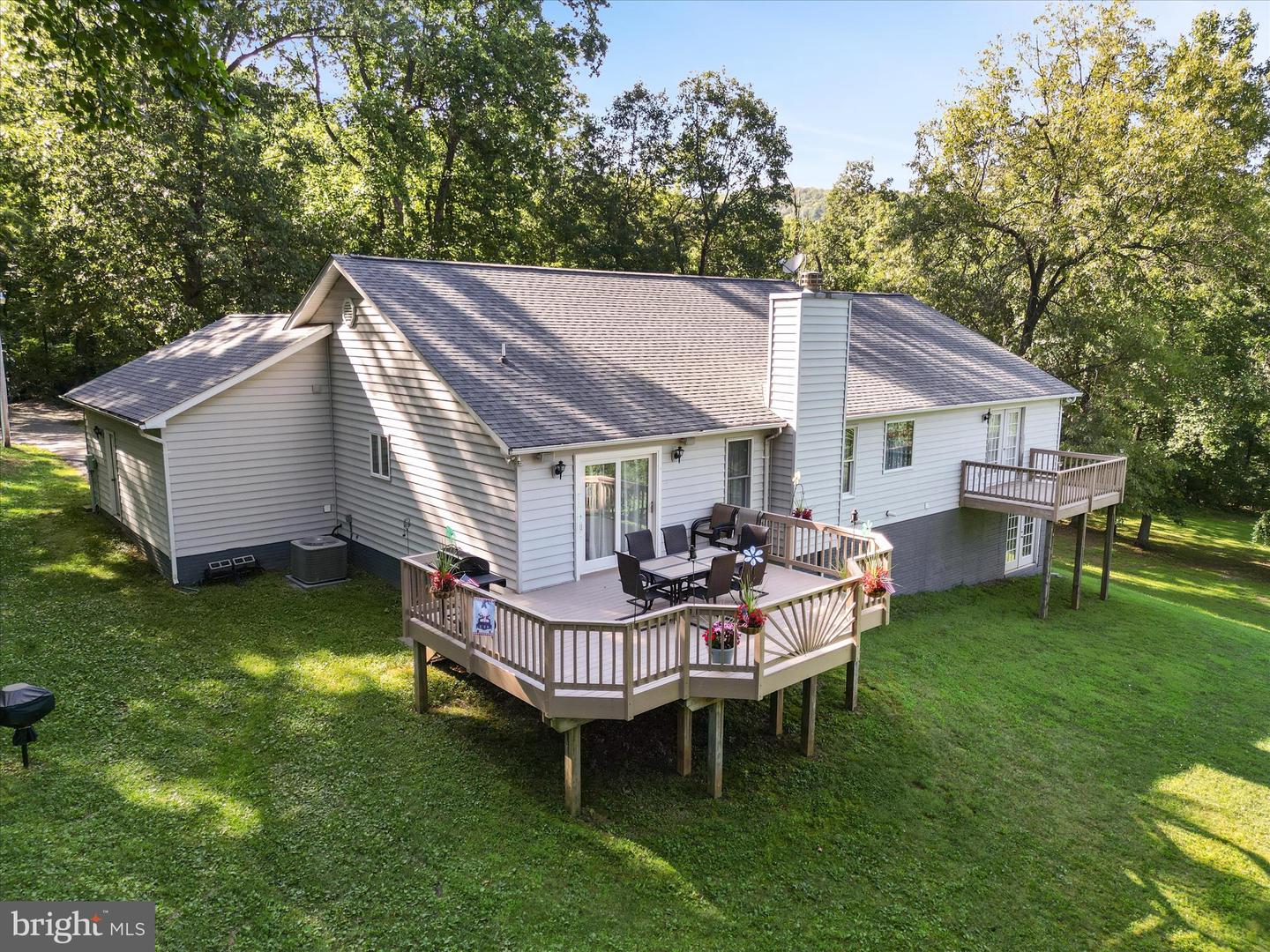237 WHITE LN, FRONT ROYAL, Virginia 22630, 3 Bedrooms Bedrooms, ,3 BathroomsBathrooms,Residential,For sale,237 WHITE LN,VAWR2011844 MLS # VAWR2011844