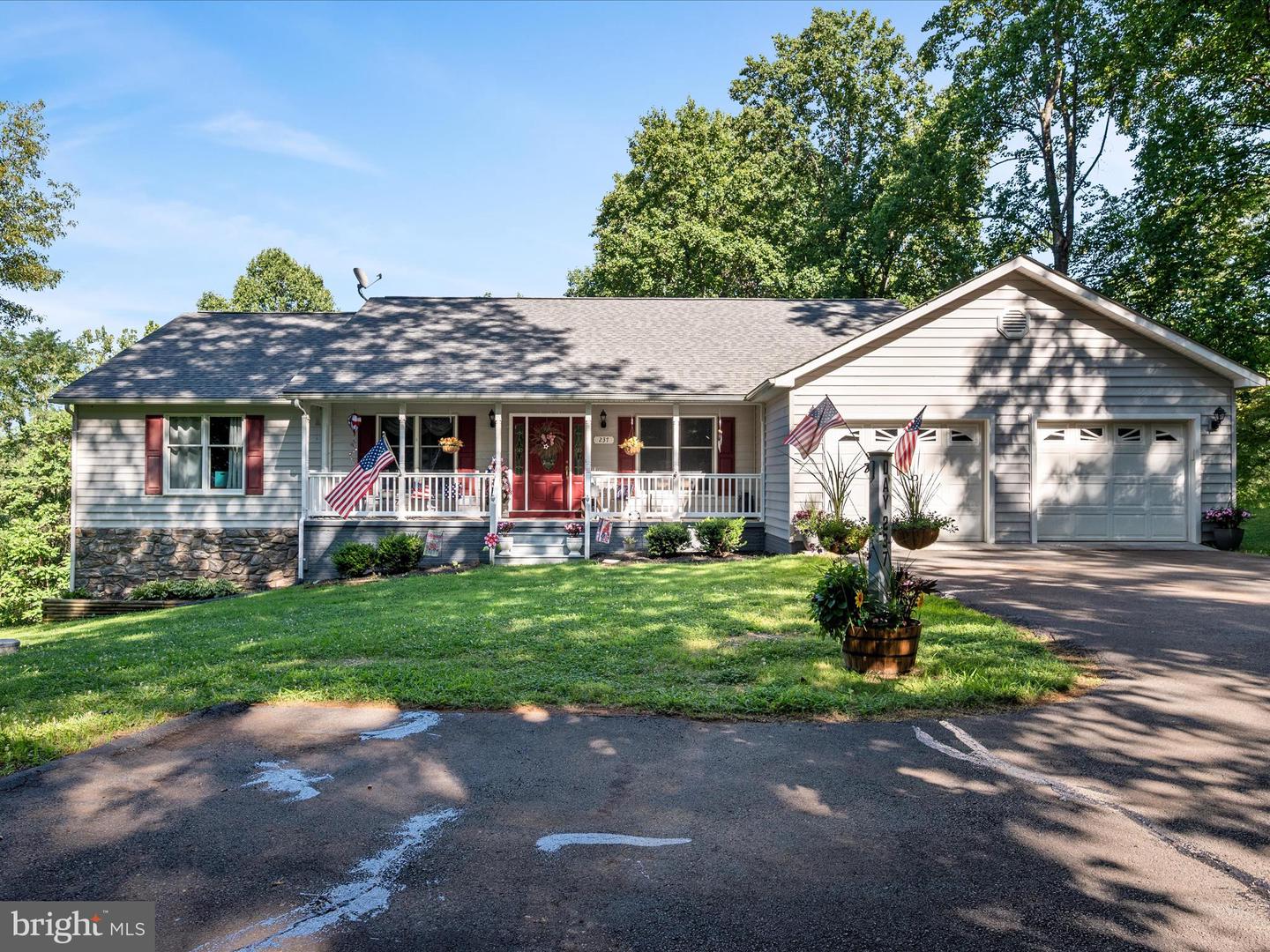 237 WHITE LN, FRONT ROYAL, Virginia 22630, 3 Bedrooms Bedrooms, ,3 BathroomsBathrooms,Residential,For sale,237 WHITE LN,VAWR2011844 MLS # VAWR2011844