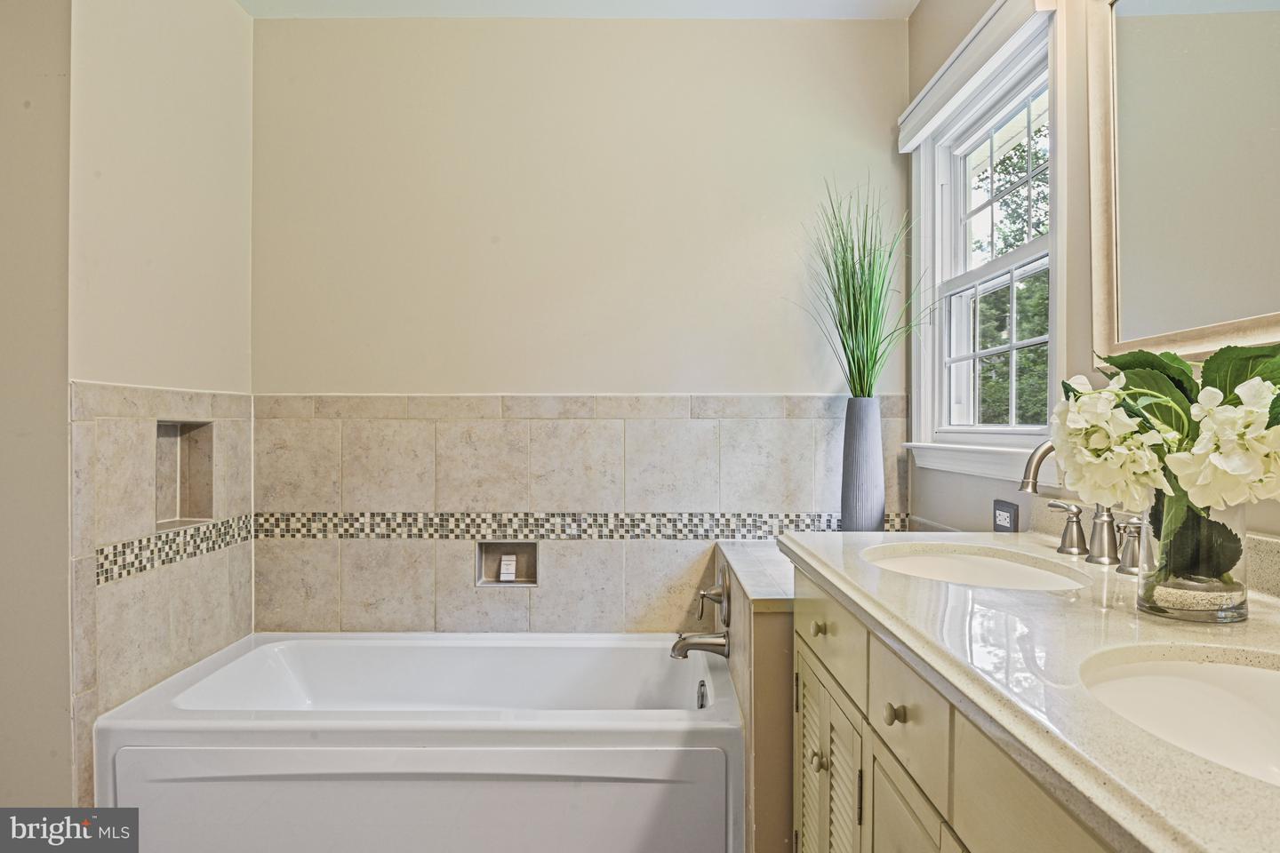 2330 AUGUSTUS CT, VIENNA, Virginia 22180, 5 Bedrooms Bedrooms, ,3 BathroomsBathrooms,Residential,For sale,2330 AUGUSTUS CT,VAFX2258260 MLS # VAFX2258260