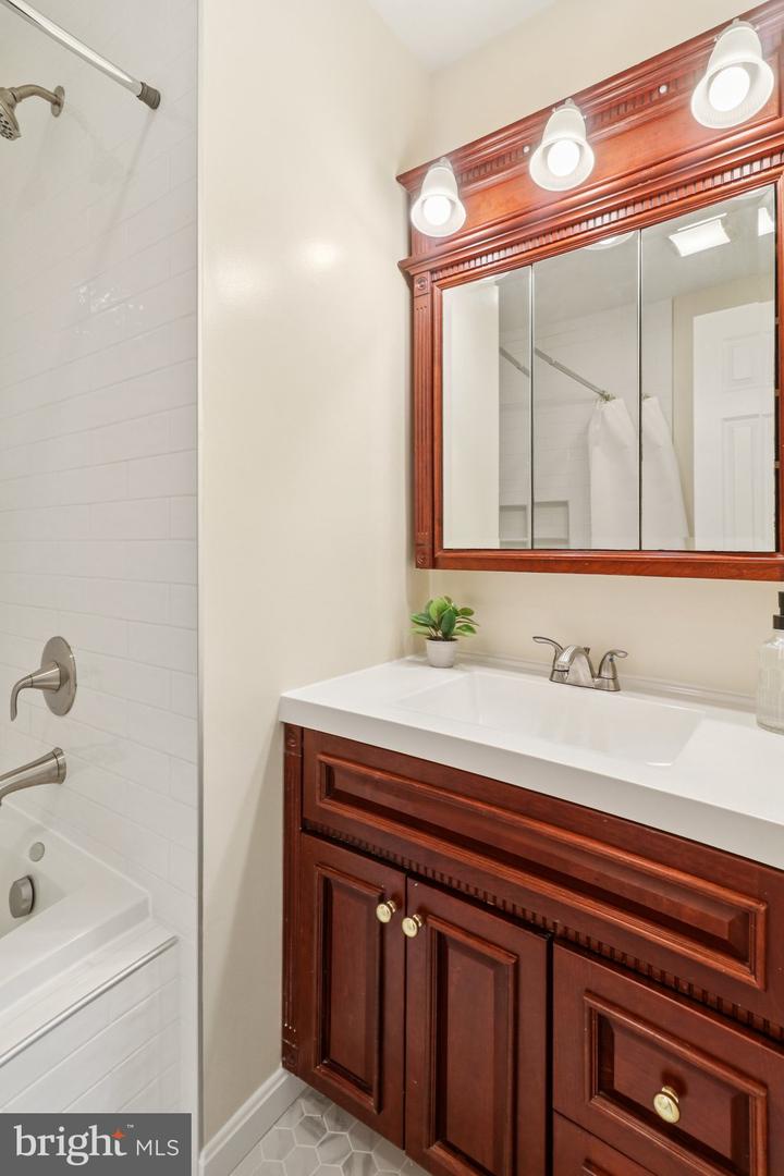 3116 WINDWOOD FARMS DR, OAKTON, Virginia 22124, 3 Bedrooms Bedrooms, ,3 BathroomsBathrooms,Residential,For sale,3116 WINDWOOD FARMS DR,VAFX2258398 MLS # VAFX2258398