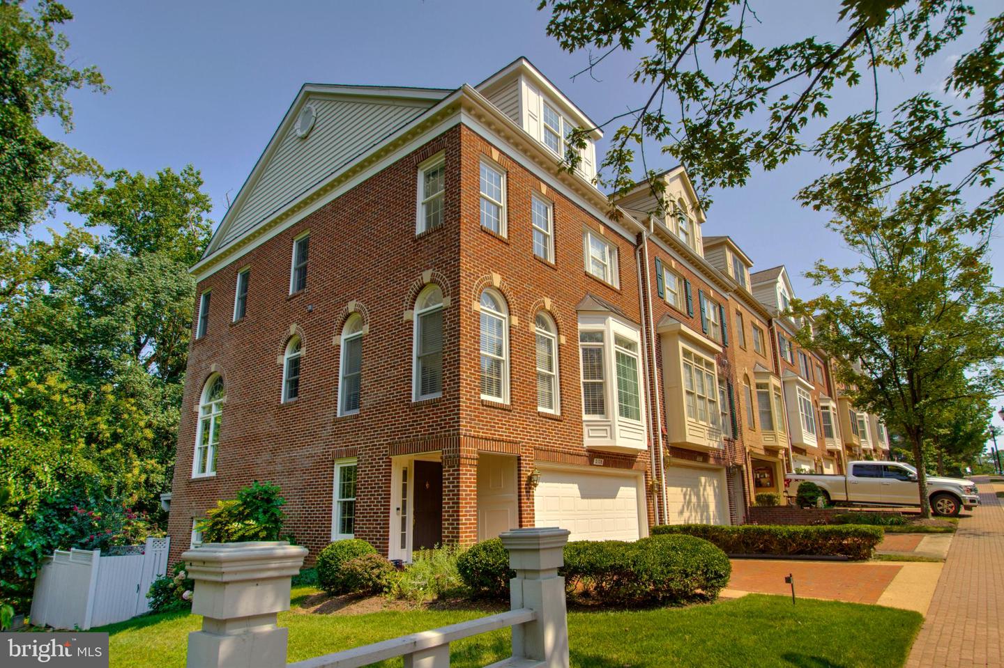 2139 N SCOTT ST, ARLINGTON, Virginia 22209, 3 Bedrooms Bedrooms, 7 Rooms Rooms,2 BathroomsBathrooms,Residential,For sale,2139 N SCOTT ST,VAAR2061612 MLS # VAAR2061612