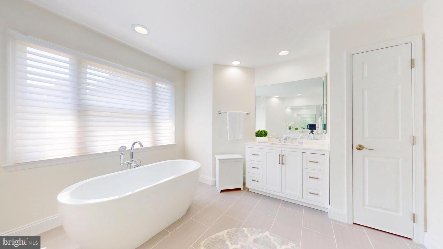 2139 N SCOTT ST, ARLINGTON, Virginia 22209, 3 Bedrooms Bedrooms, 7 Rooms Rooms,2 BathroomsBathrooms,Residential,For sale,2139 N SCOTT ST,VAAR2061612 MLS # VAAR2061612