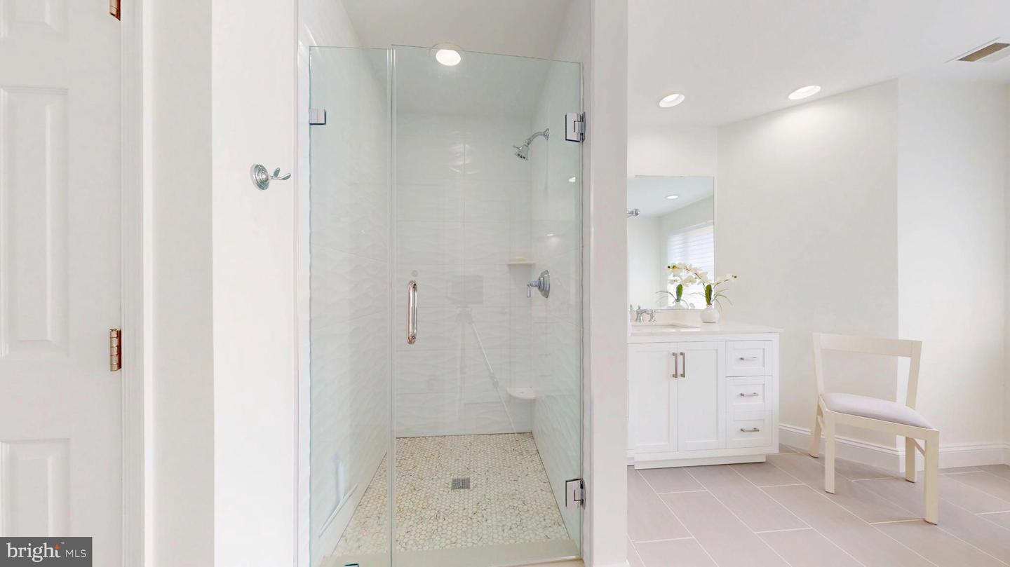 2139 N SCOTT ST, ARLINGTON, Virginia 22209, 3 Bedrooms Bedrooms, 7 Rooms Rooms,2 BathroomsBathrooms,Residential,For sale,2139 N SCOTT ST,VAAR2061612 MLS # VAAR2061612