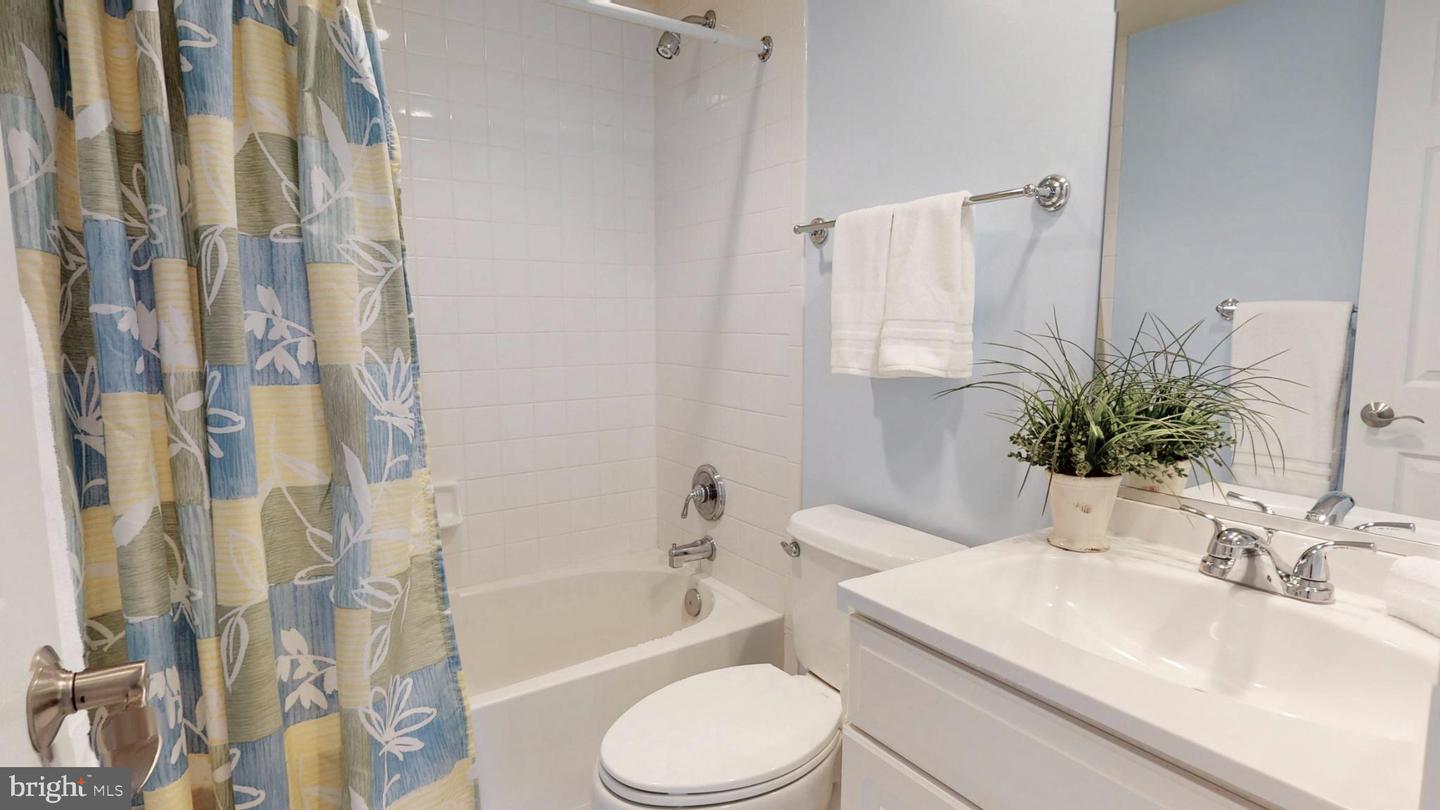2139 N SCOTT ST, ARLINGTON, Virginia 22209, 3 Bedrooms Bedrooms, 7 Rooms Rooms,2 BathroomsBathrooms,Residential,For sale,2139 N SCOTT ST,VAAR2061612 MLS # VAAR2061612