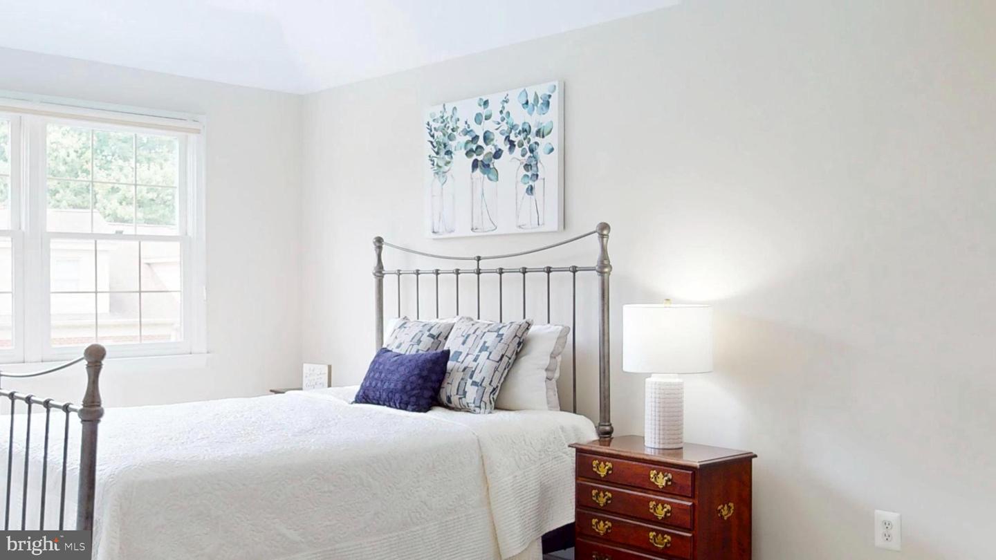 2139 N SCOTT ST, ARLINGTON, Virginia 22209, 3 Bedrooms Bedrooms, 7 Rooms Rooms,2 BathroomsBathrooms,Residential,For sale,2139 N SCOTT ST,VAAR2061612 MLS # VAAR2061612