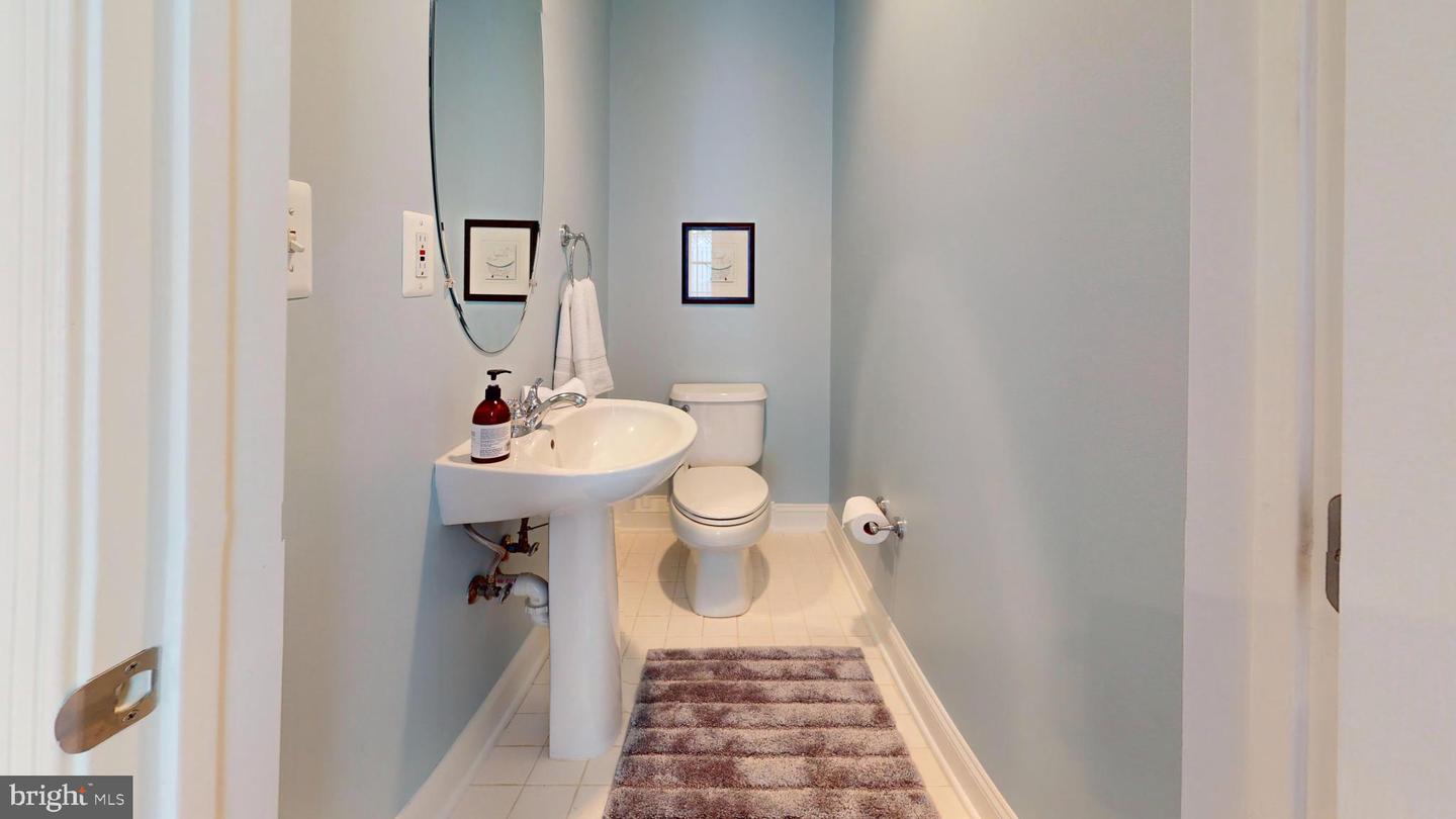 2139 N SCOTT ST, ARLINGTON, Virginia 22209, 3 Bedrooms Bedrooms, 7 Rooms Rooms,2 BathroomsBathrooms,Residential,For sale,2139 N SCOTT ST,VAAR2061612 MLS # VAAR2061612