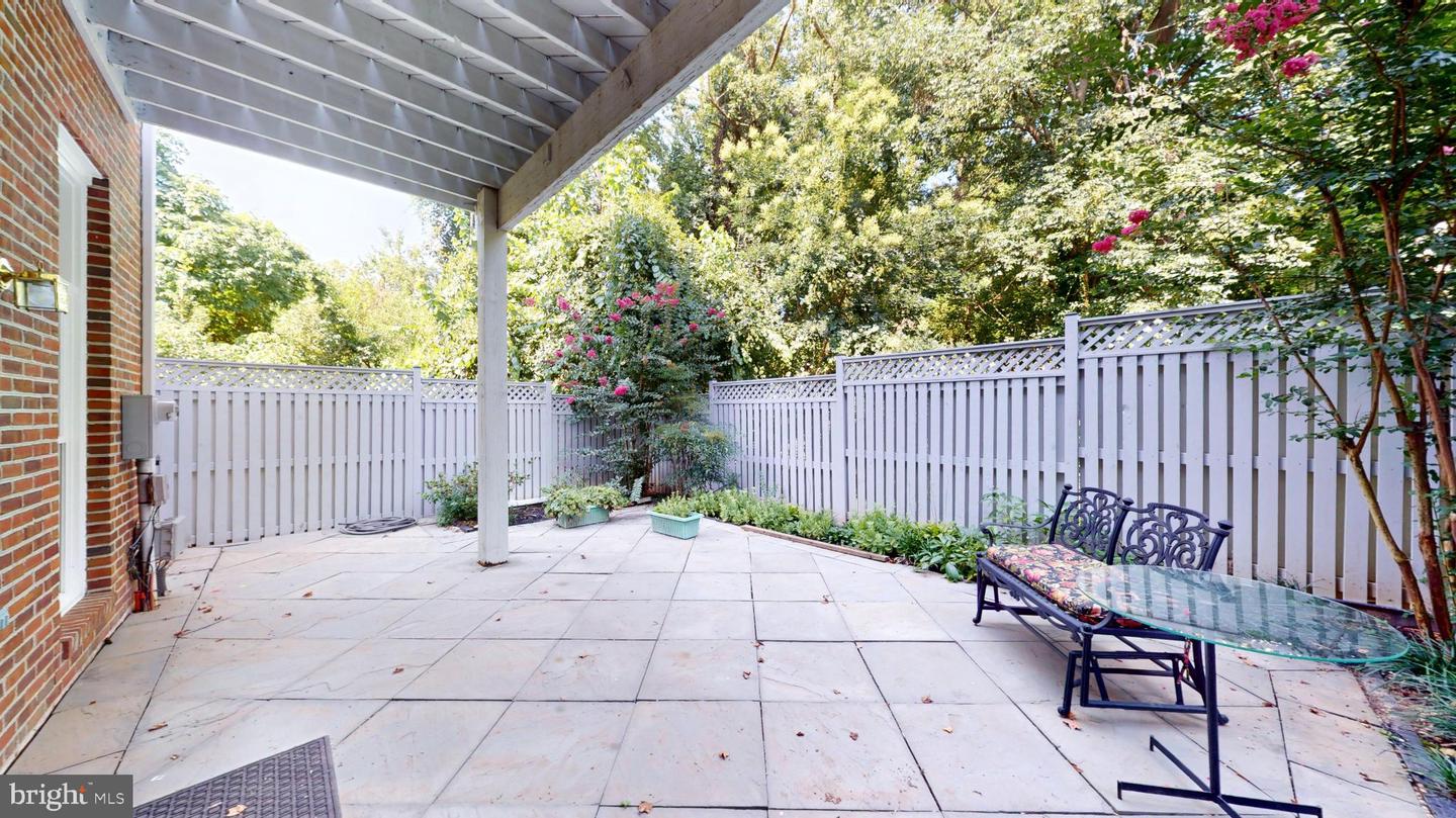 2139 N SCOTT ST, ARLINGTON, Virginia 22209, 3 Bedrooms Bedrooms, 7 Rooms Rooms,2 BathroomsBathrooms,Residential,For sale,2139 N SCOTT ST,VAAR2061612 MLS # VAAR2061612