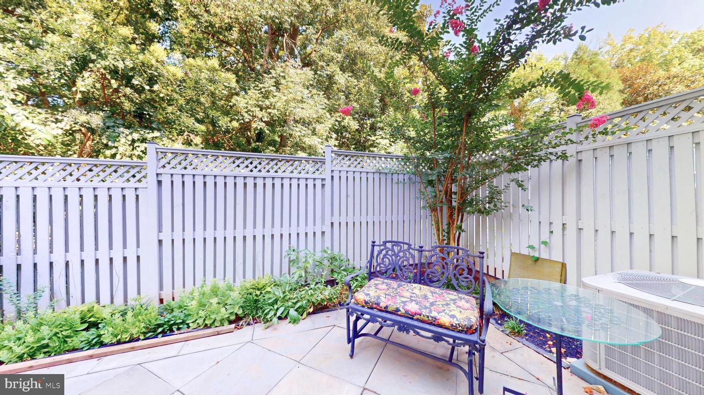 2139 N SCOTT ST, ARLINGTON, Virginia 22209, 3 Bedrooms Bedrooms, 7 Rooms Rooms,2 BathroomsBathrooms,Residential,For sale,2139 N SCOTT ST,VAAR2061612 MLS # VAAR2061612