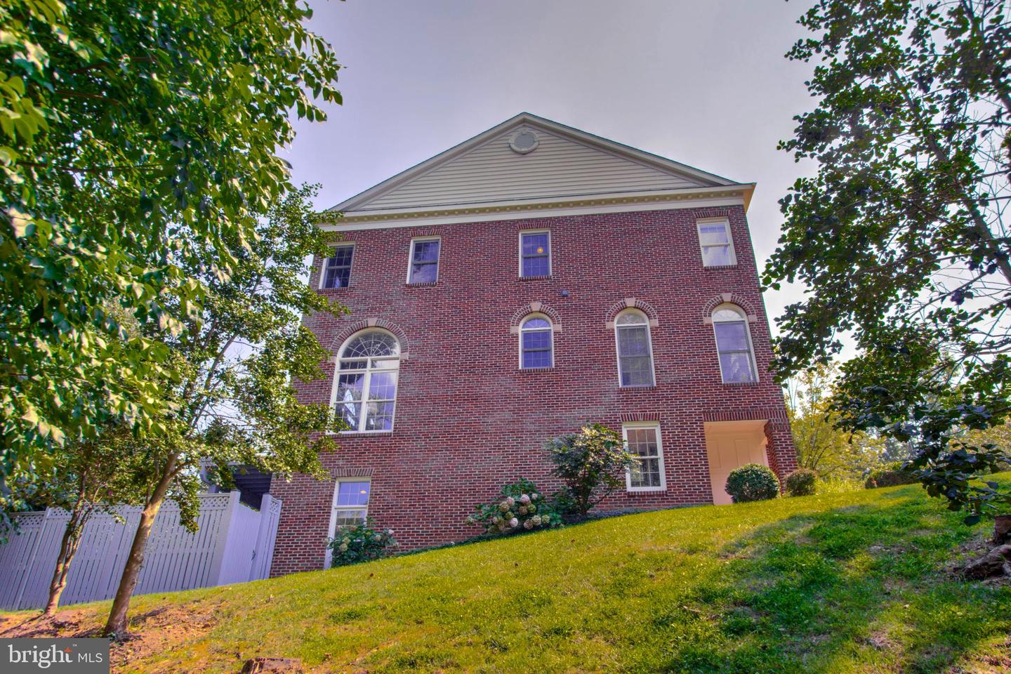 2139 N SCOTT ST, ARLINGTON, Virginia 22209, 3 Bedrooms Bedrooms, 7 Rooms Rooms,2 BathroomsBathrooms,Residential,For sale,2139 N SCOTT ST,VAAR2061612 MLS # VAAR2061612
