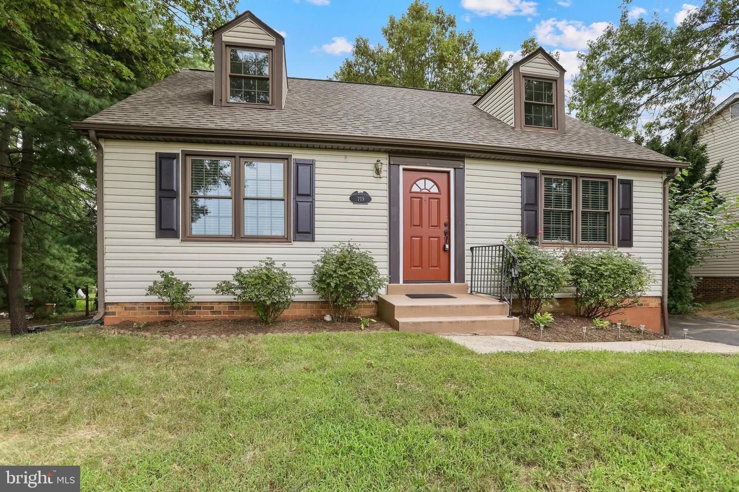 719 PALMER DR, HERNDON, Virginia 20170, 4 Bedrooms Bedrooms, ,3 BathroomsBathrooms,Residential,For sale,719 PALMER DR,VAFX2258660 MLS # VAFX2258660