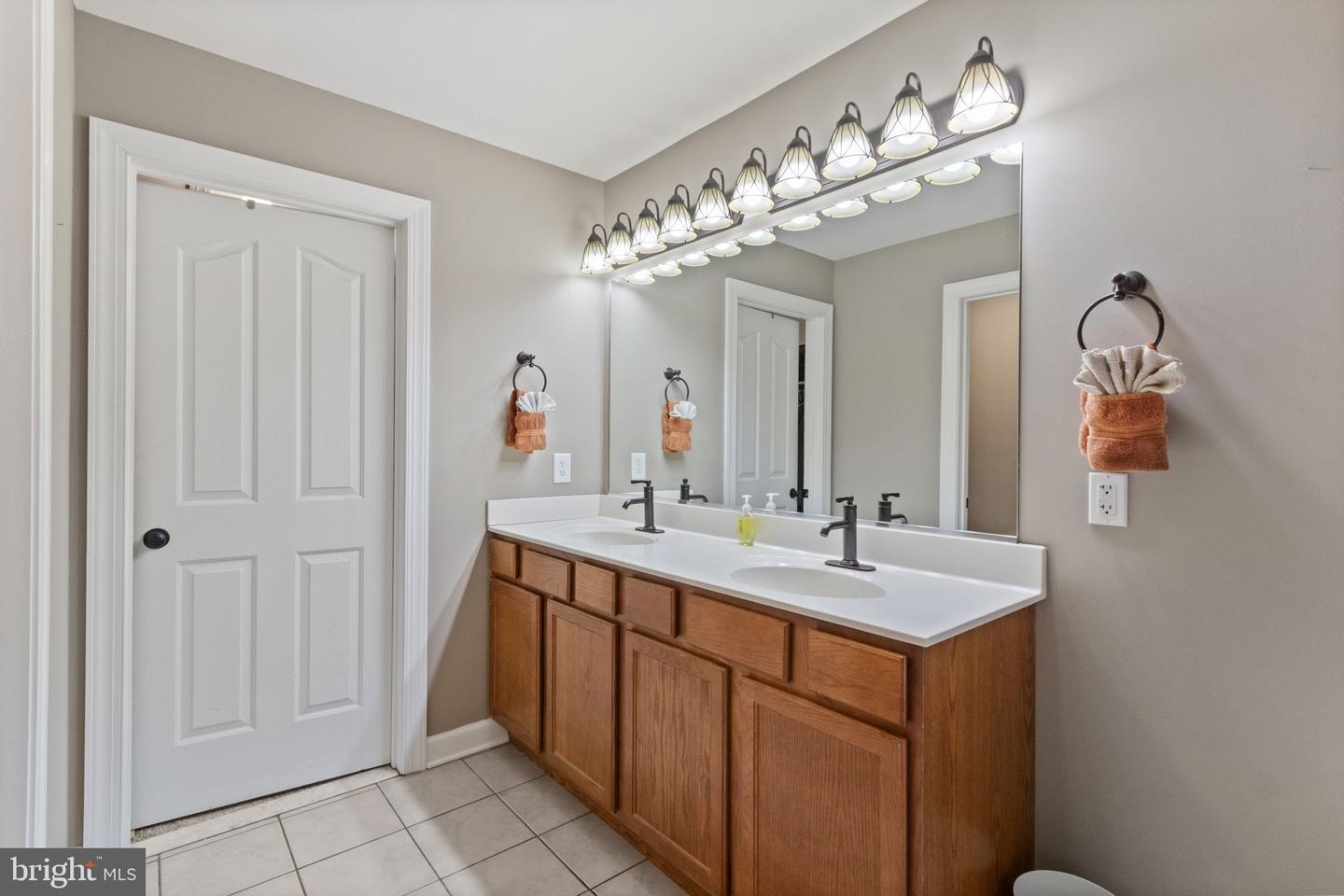 115 TOWN AND COUNTRY DR, FREDERICKSBURG, Virginia 22405, 5 Bedrooms Bedrooms, 8 Rooms Rooms,3 BathroomsBathrooms,Residential,For sale,115 TOWN AND COUNTRY DR,VAST2041378 MLS # VAST2041378