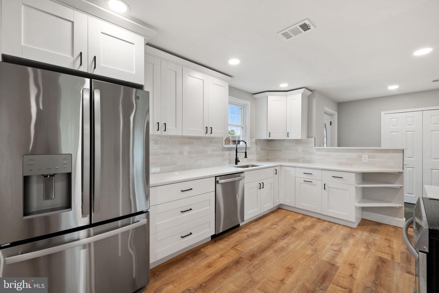 655 FOXCROFT RD, WARRENTON, Virginia 20186, 4 Bedrooms Bedrooms, 8 Rooms Rooms,2 BathroomsBathrooms,Residential,For sale,655 FOXCROFT RD,VAFQ2017764 MLS # VAFQ2017764