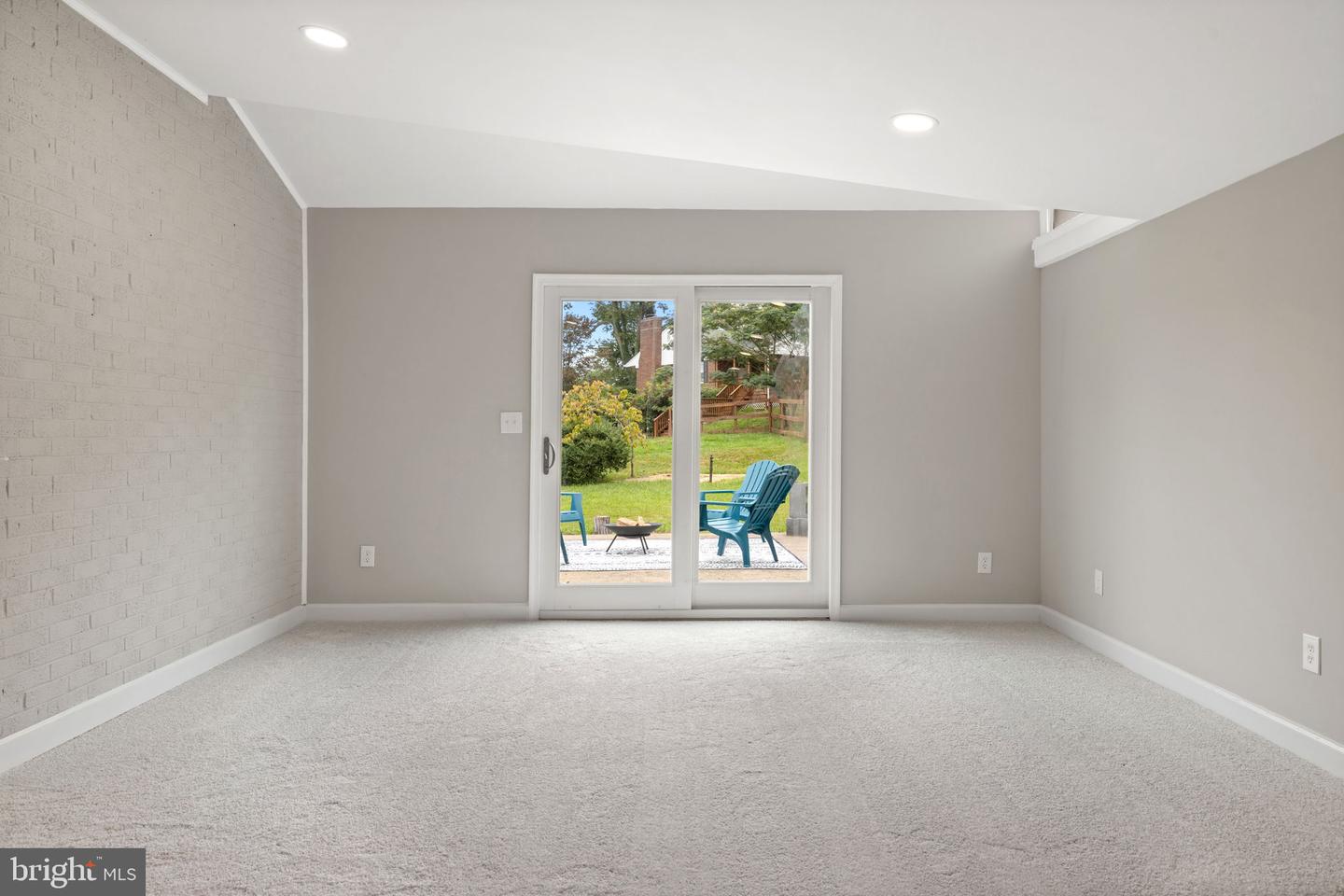 655 FOXCROFT RD, WARRENTON, Virginia 20186, 4 Bedrooms Bedrooms, 8 Rooms Rooms,2 BathroomsBathrooms,Residential,For sale,655 FOXCROFT RD,VAFQ2017764 MLS # VAFQ2017764