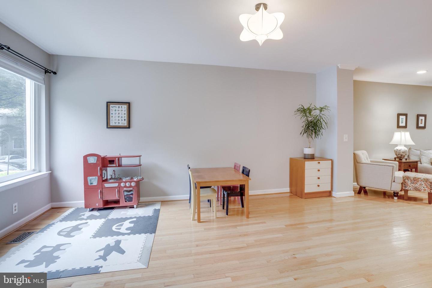 11710 DECADE CT, RESTON, Virginia 20191, 4 Bedrooms Bedrooms, ,3 BathroomsBathrooms,Residential,For sale,11710 DECADE CT,VAFX2259626 MLS # VAFX2259626