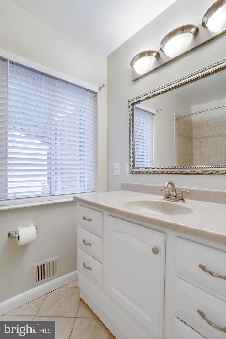 11710 DECADE CT, RESTON, Virginia 20191, 4 Bedrooms Bedrooms, ,3 BathroomsBathrooms,Residential,For sale,11710 DECADE CT,VAFX2259626 MLS # VAFX2259626