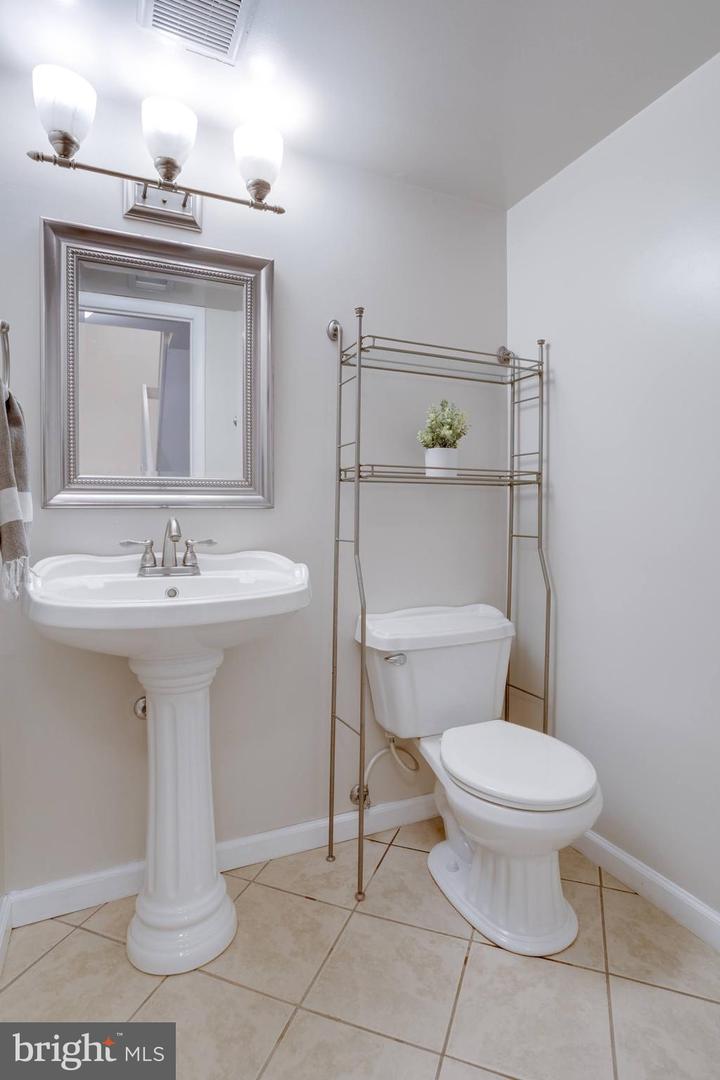11710 DECADE CT, RESTON, Virginia 20191, 4 Bedrooms Bedrooms, ,3 BathroomsBathrooms,Residential,For sale,11710 DECADE CT,VAFX2259626 MLS # VAFX2259626